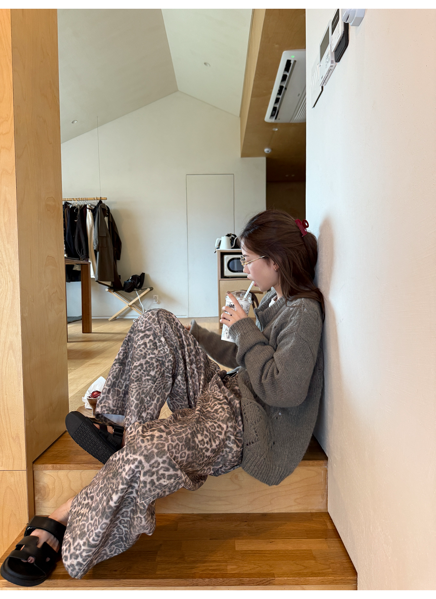 LelyMooch 小花刺しゅうウールジップカーディガン  LEM230