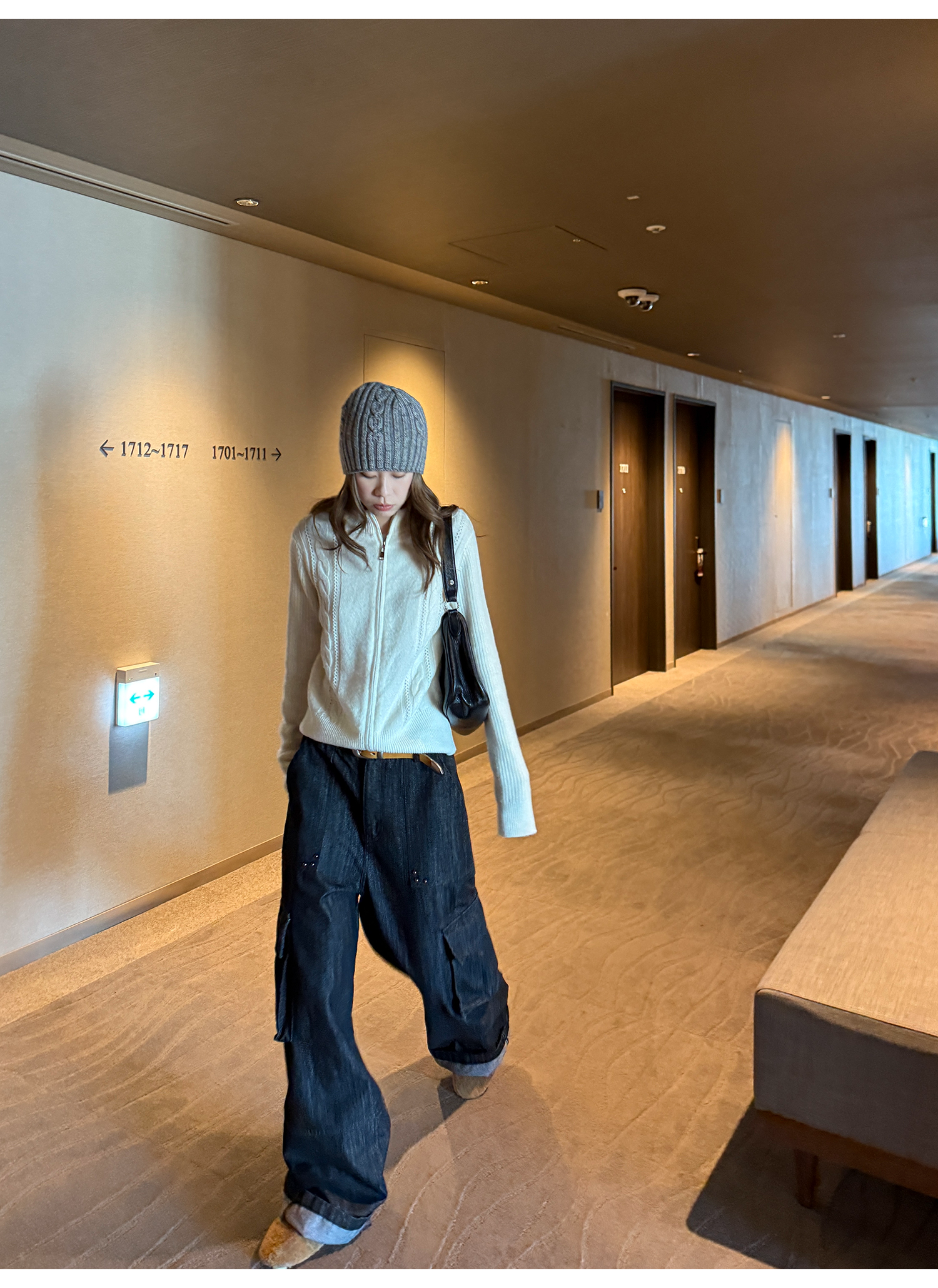 LelyMooch ウール100% ケーブルジップハイネックニット  LEM260