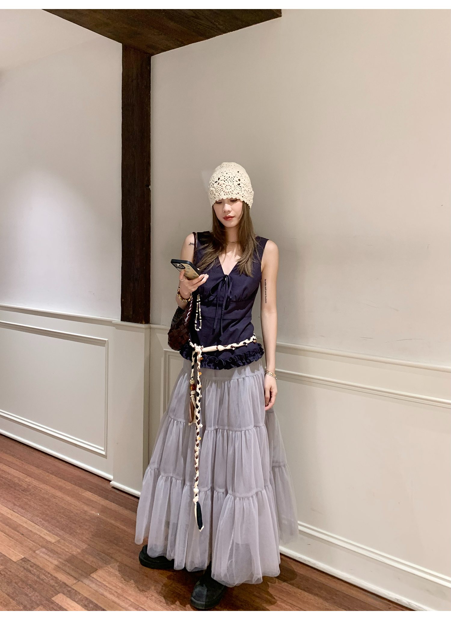 LelyMooch clean fit Vネック×リボン フリルトップス  LEM159