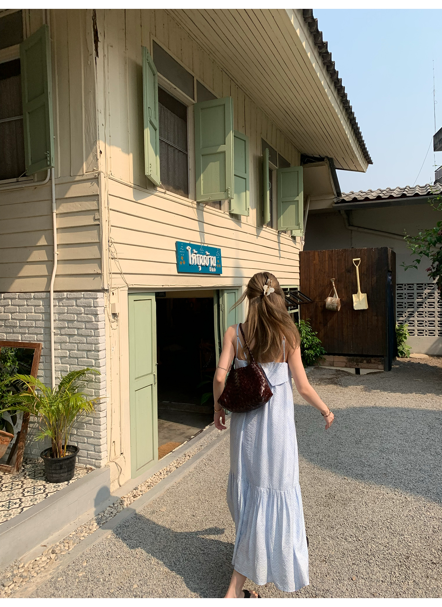 LelyMooch 花モチーフ付き ブルーキャミワンピース  LEM144