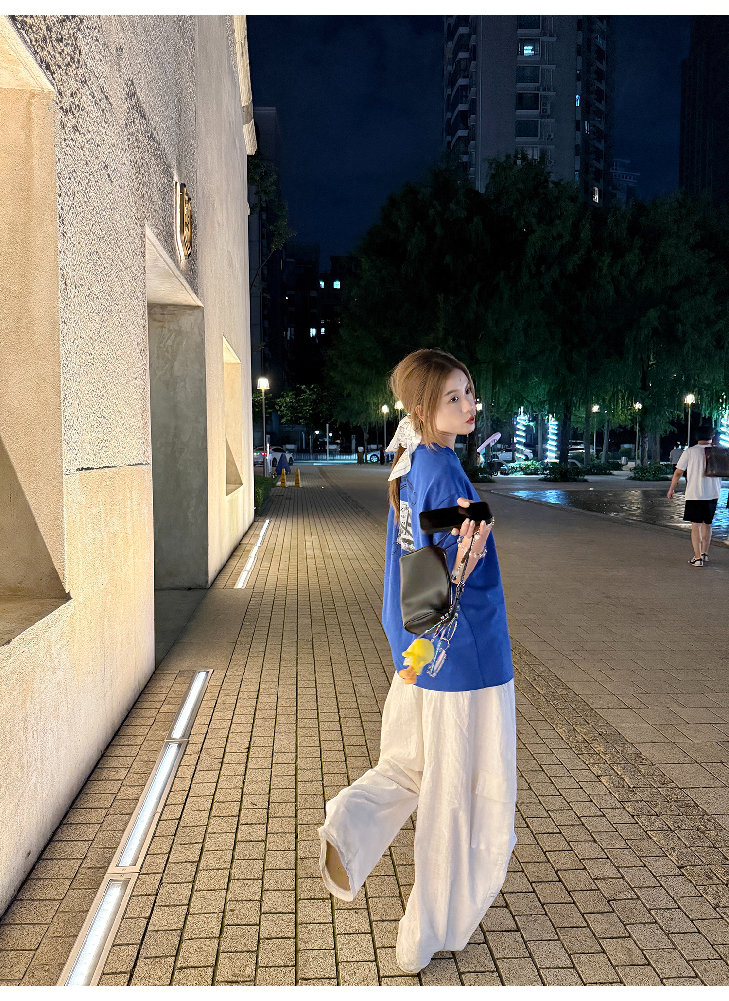 LelyMooch クラインブルー×スタッズTシャツ｜2色展開  LEM194