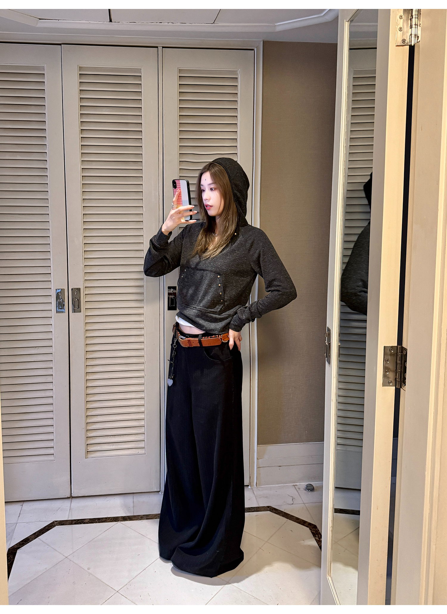 LelyMooch  シルエット抜群　ワイドスラックス  LEM121