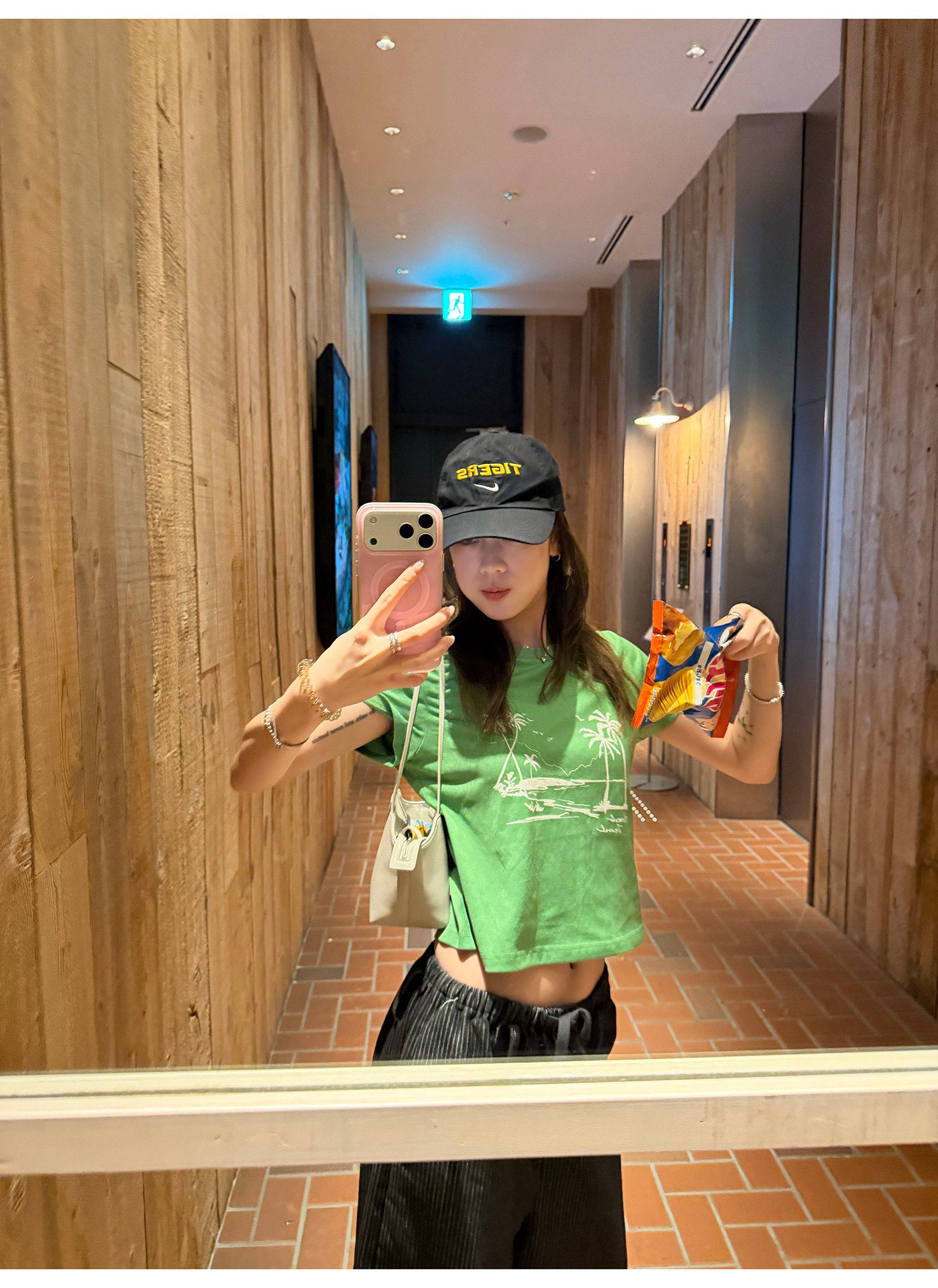 LelyMooch パームツリークロップドTシャツ  LEM376