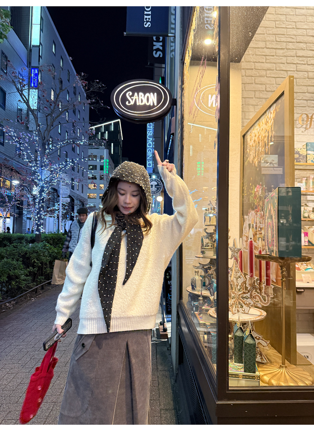 LelyMooch ウール100％ Vネック ニット  LEM285