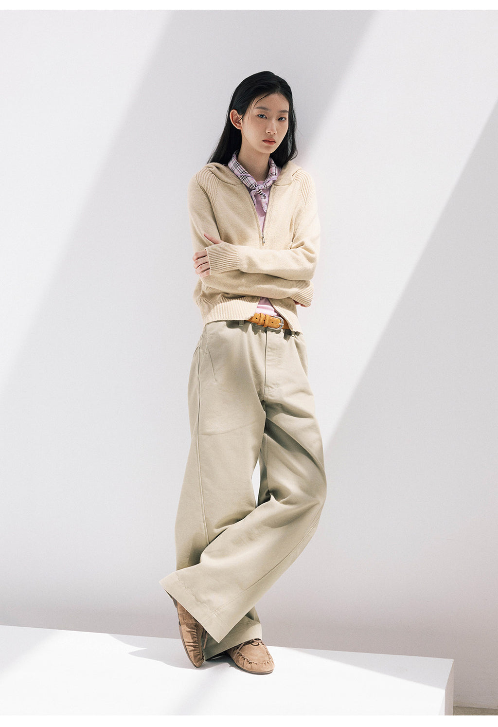 立体カーブドライン × ワイドシルエット構造タックデザインデニムパンツ LOM030