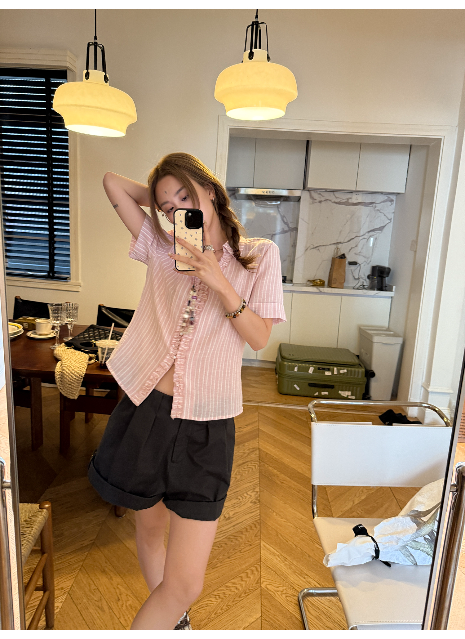 LelyMooch フリルボタンシャツ|Vネック   LEM156