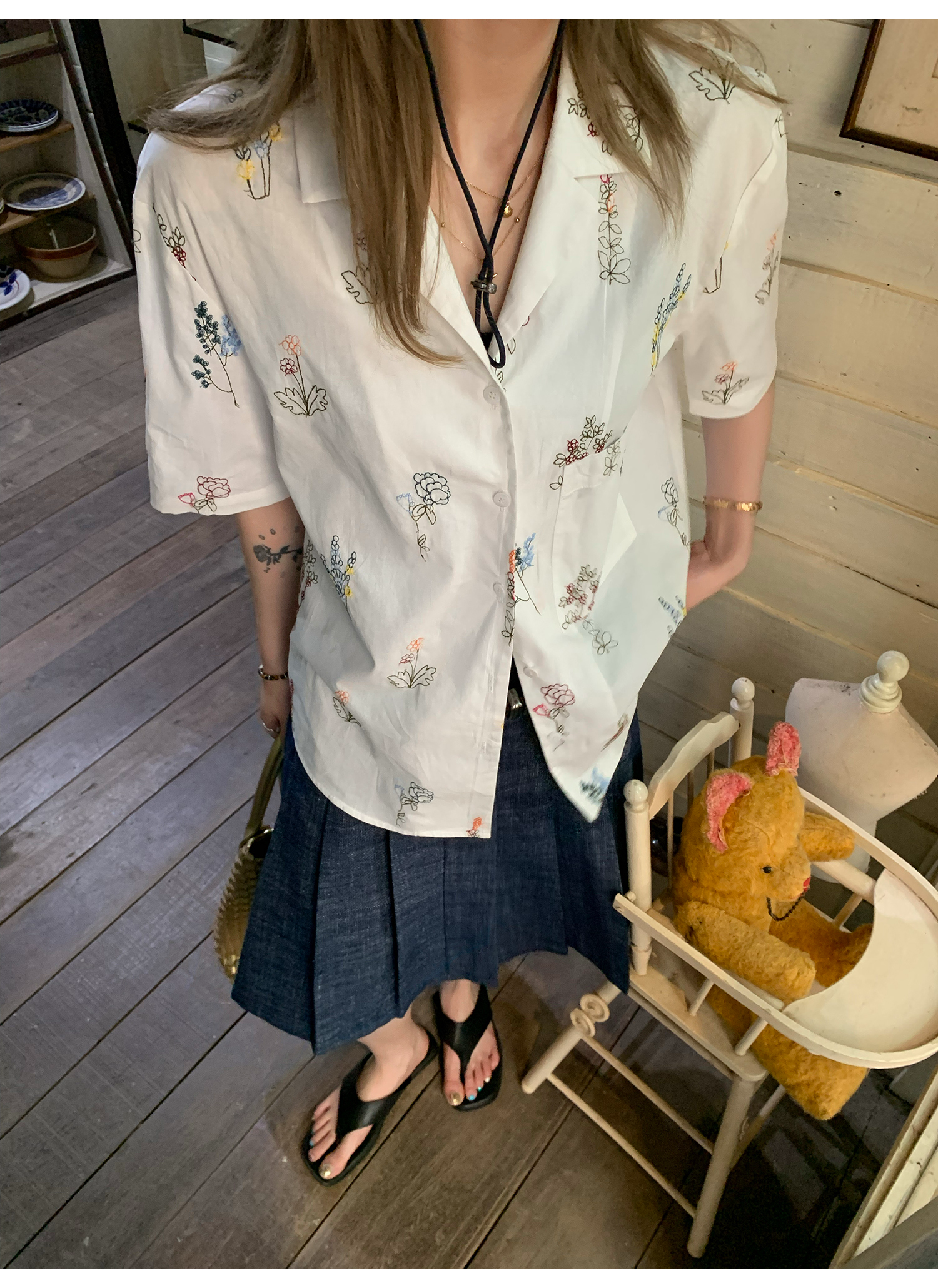 LelyMooch  大人可愛い＊花柄刺繍シャツ  LEM146