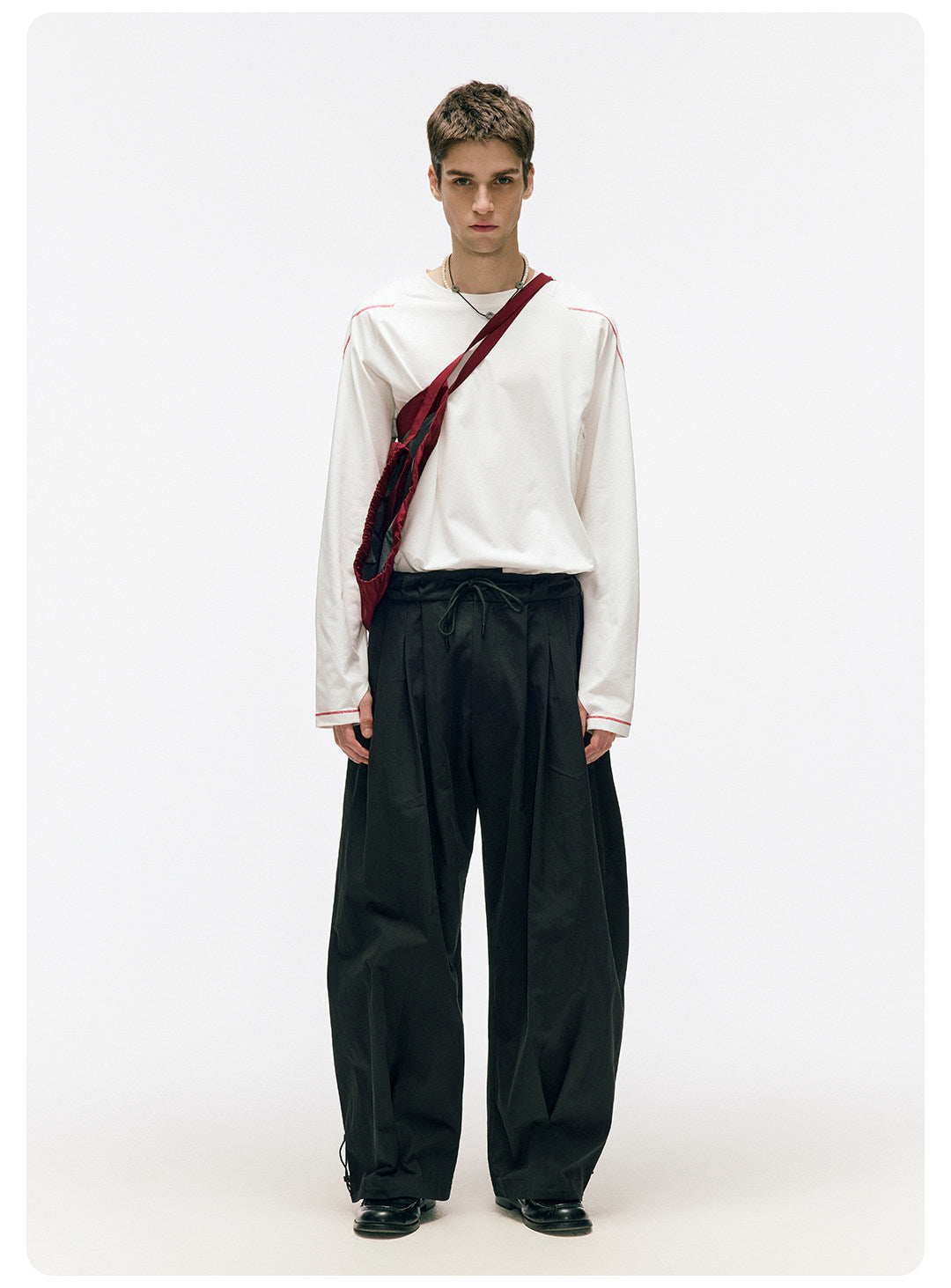 軽やかなハリ感 立体タック ワイドカーブパンツ  LOM047