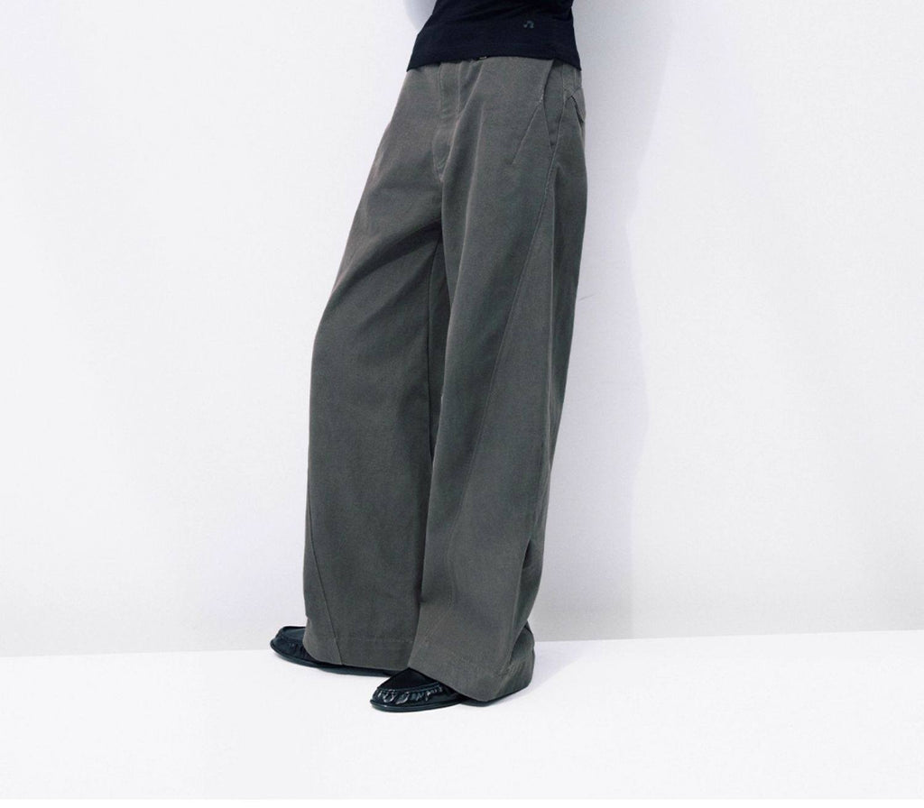 立体カーブドライン × ワイドシルエット構造タックデザインデニムパンツ LOM030