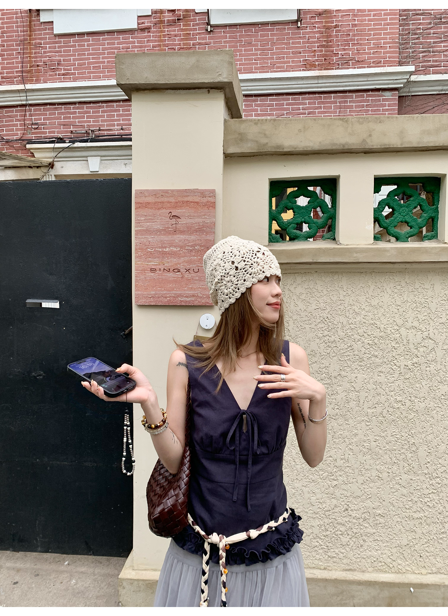 LelyMooch clean fit Vネック×リボン フリルトップス  LEM159