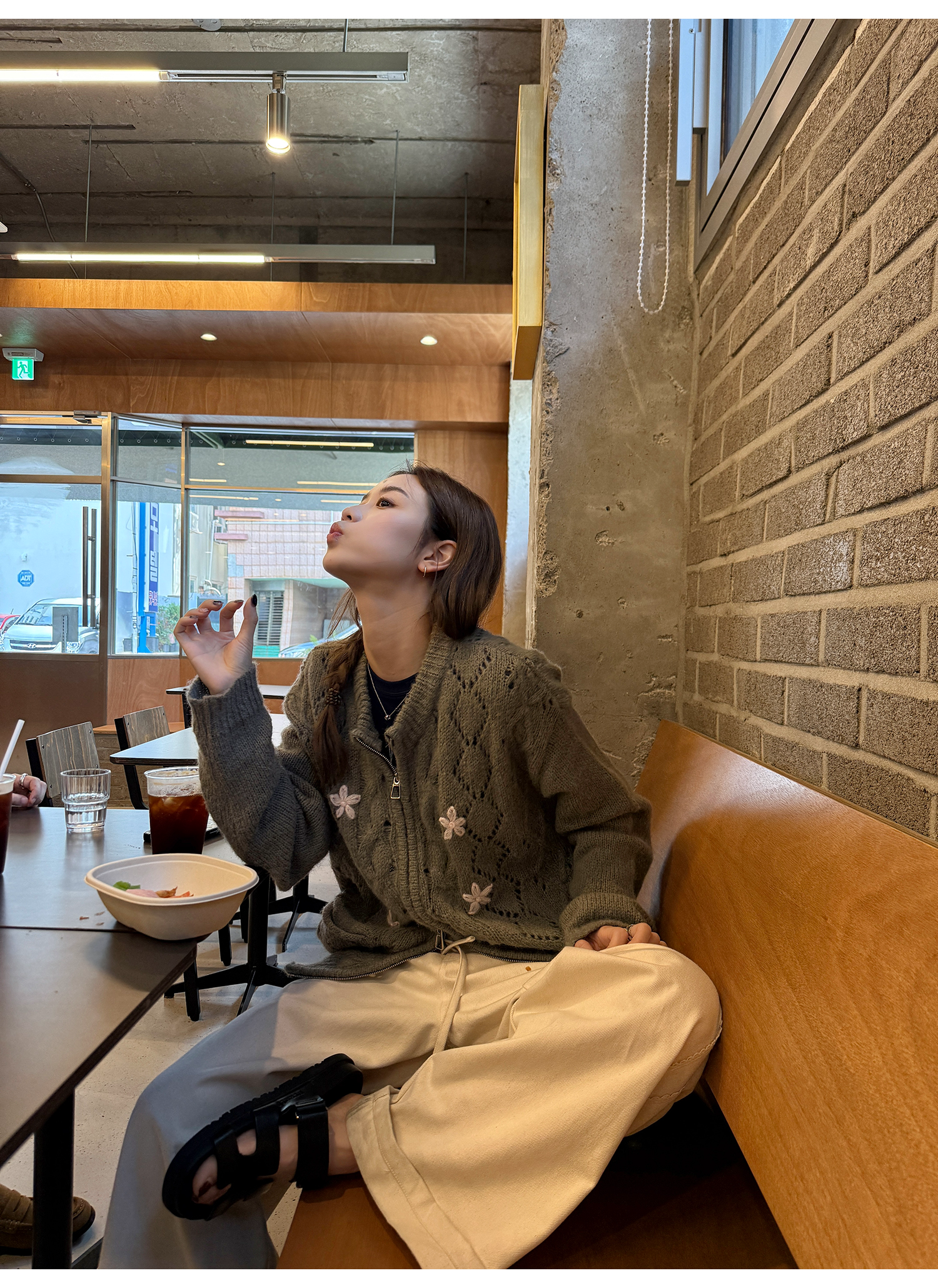 LelyMooch 小花刺しゅうウールジップカーディガン  LEM230