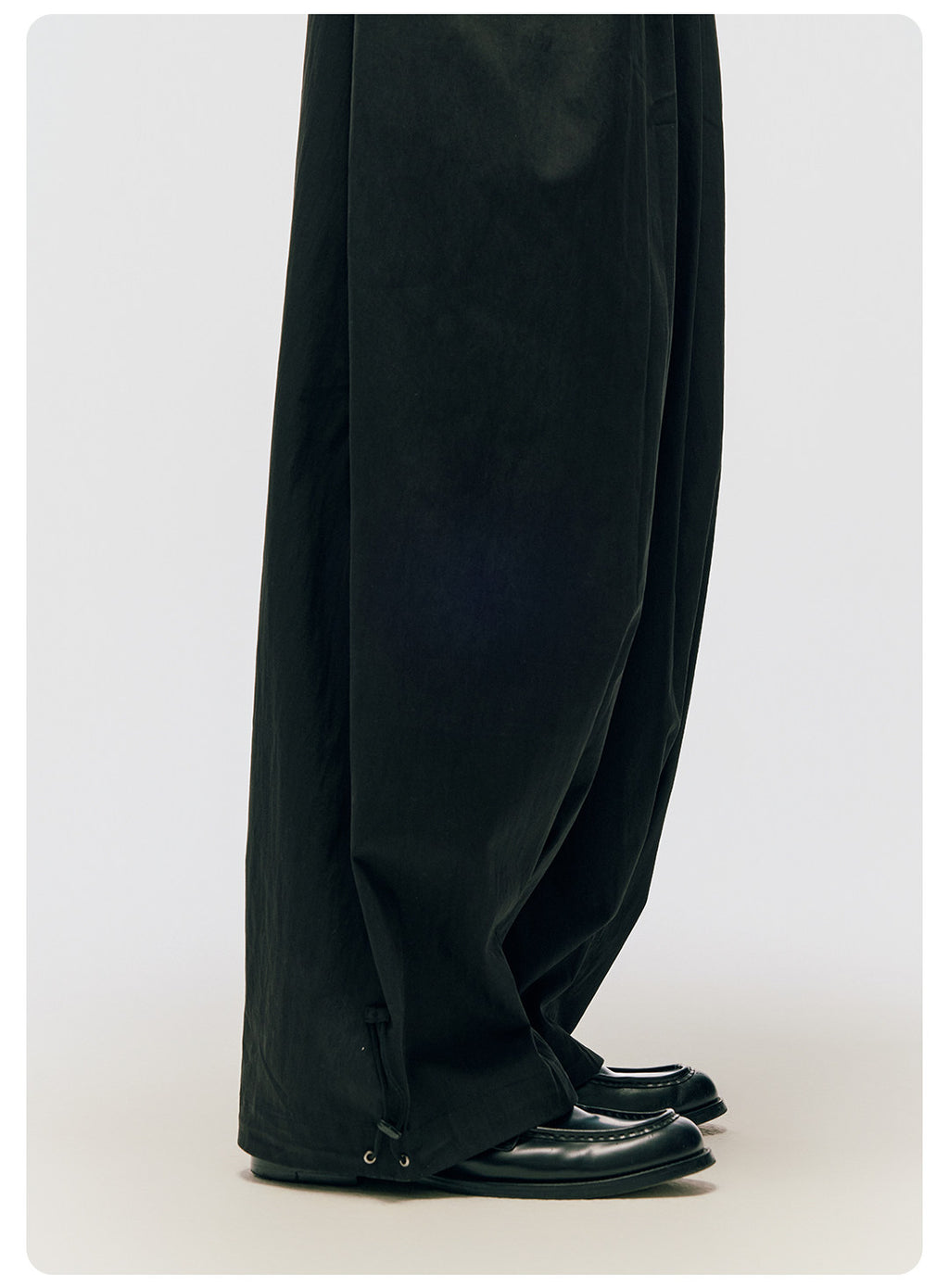 軽やかなハリ感 立体タック ワイドカーブパンツ  LOM047