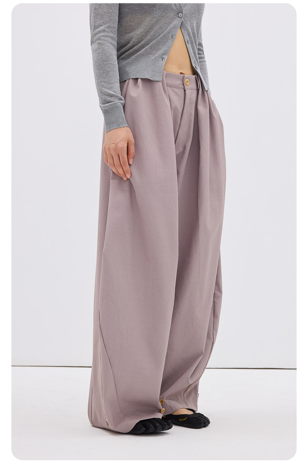 Pantaloni Ampi con Drappeggio Strutturat  LOM057