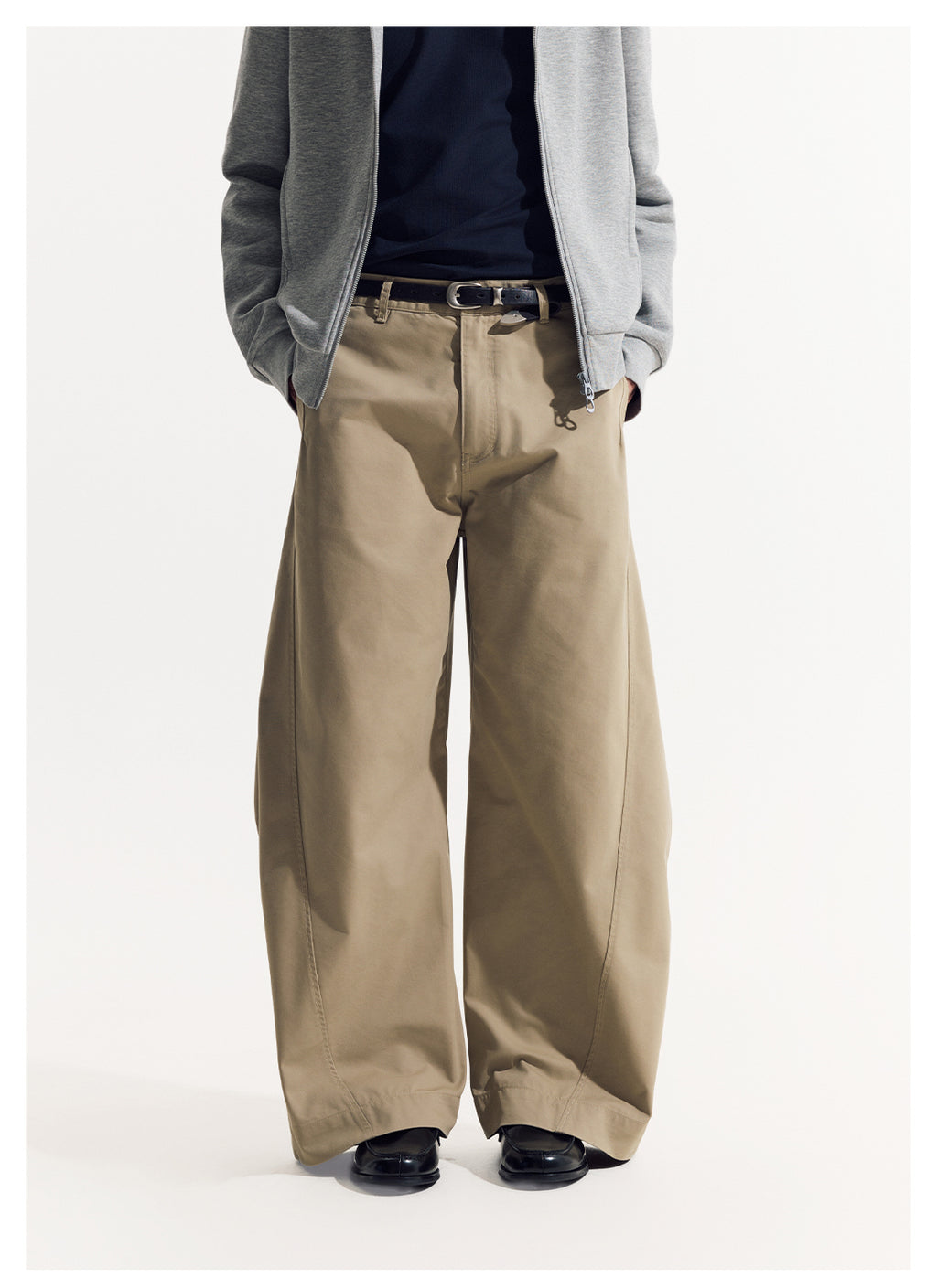 立体カーブドライン × ワイドシルエット構造タックデザインパンツ LOM030