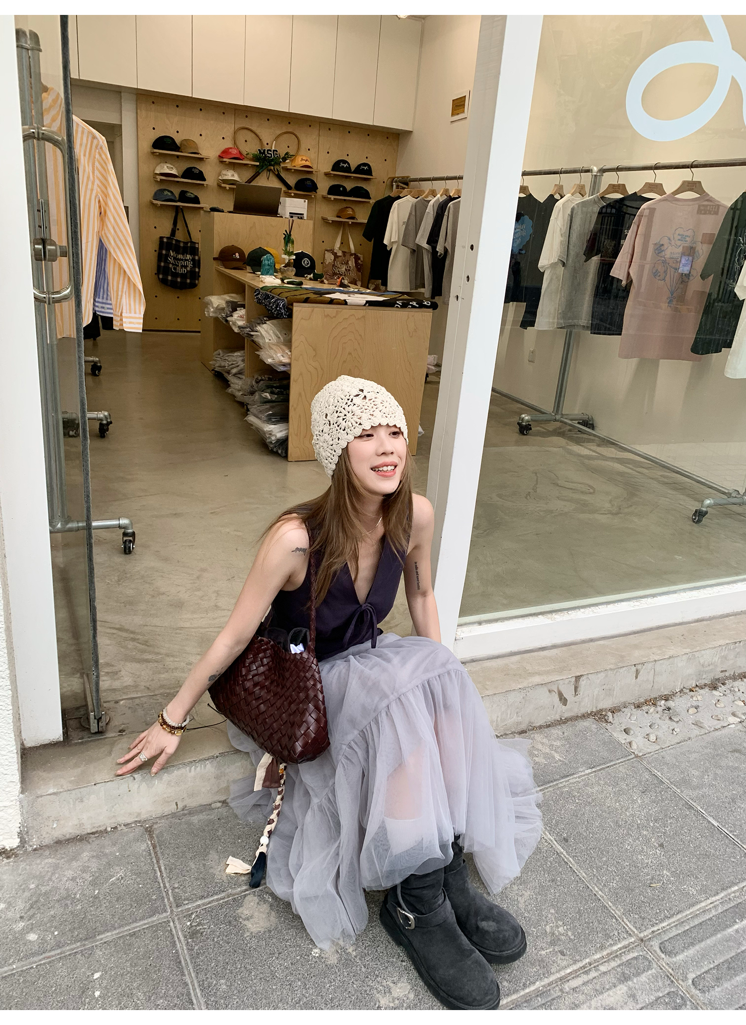 LelyMooch clean fit Vネック×リボン フリルトップス  LEM159