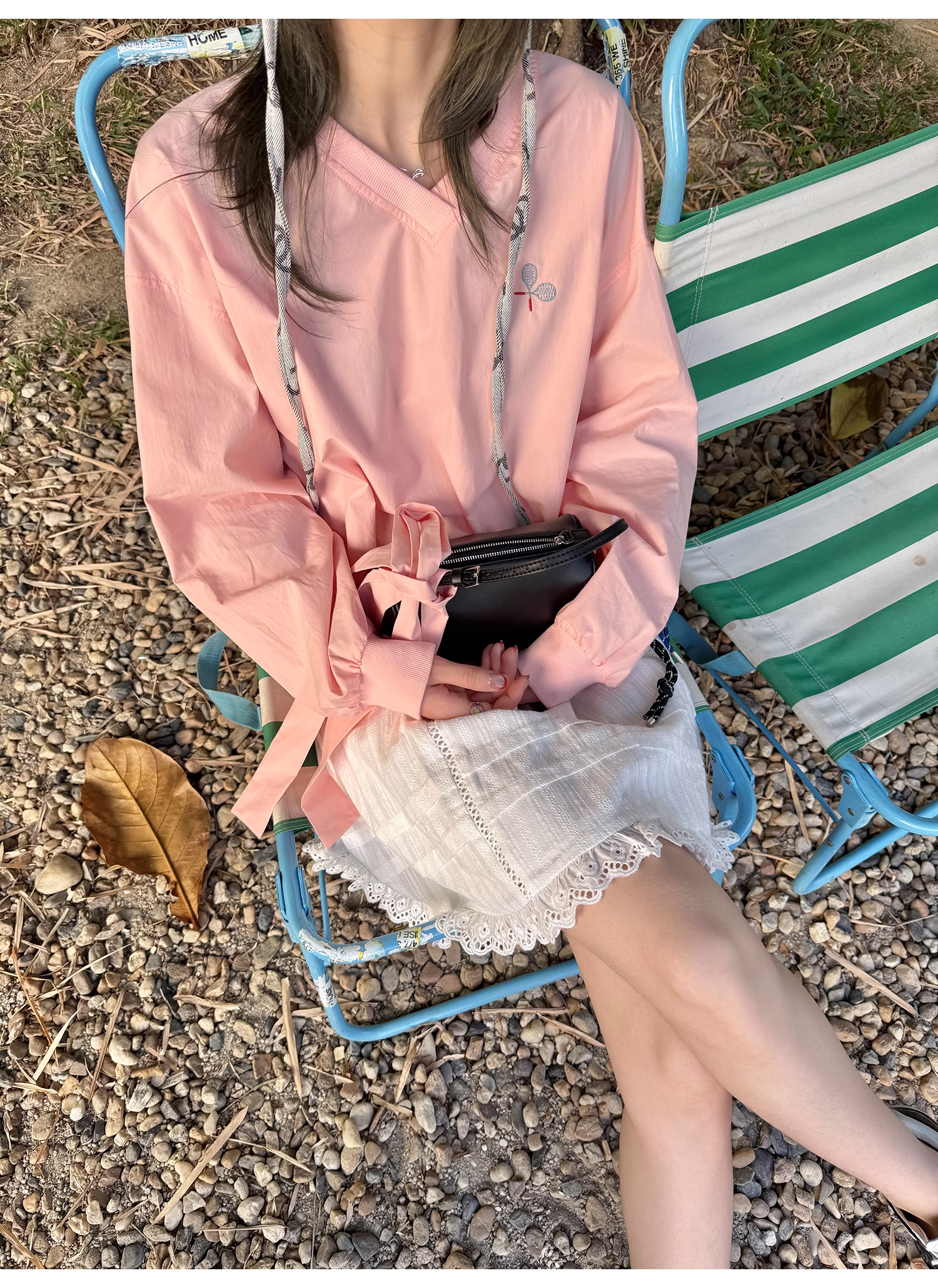 LelyMooch  スポーツカジュアル Vネック刺繍プルオーバー  LEM099