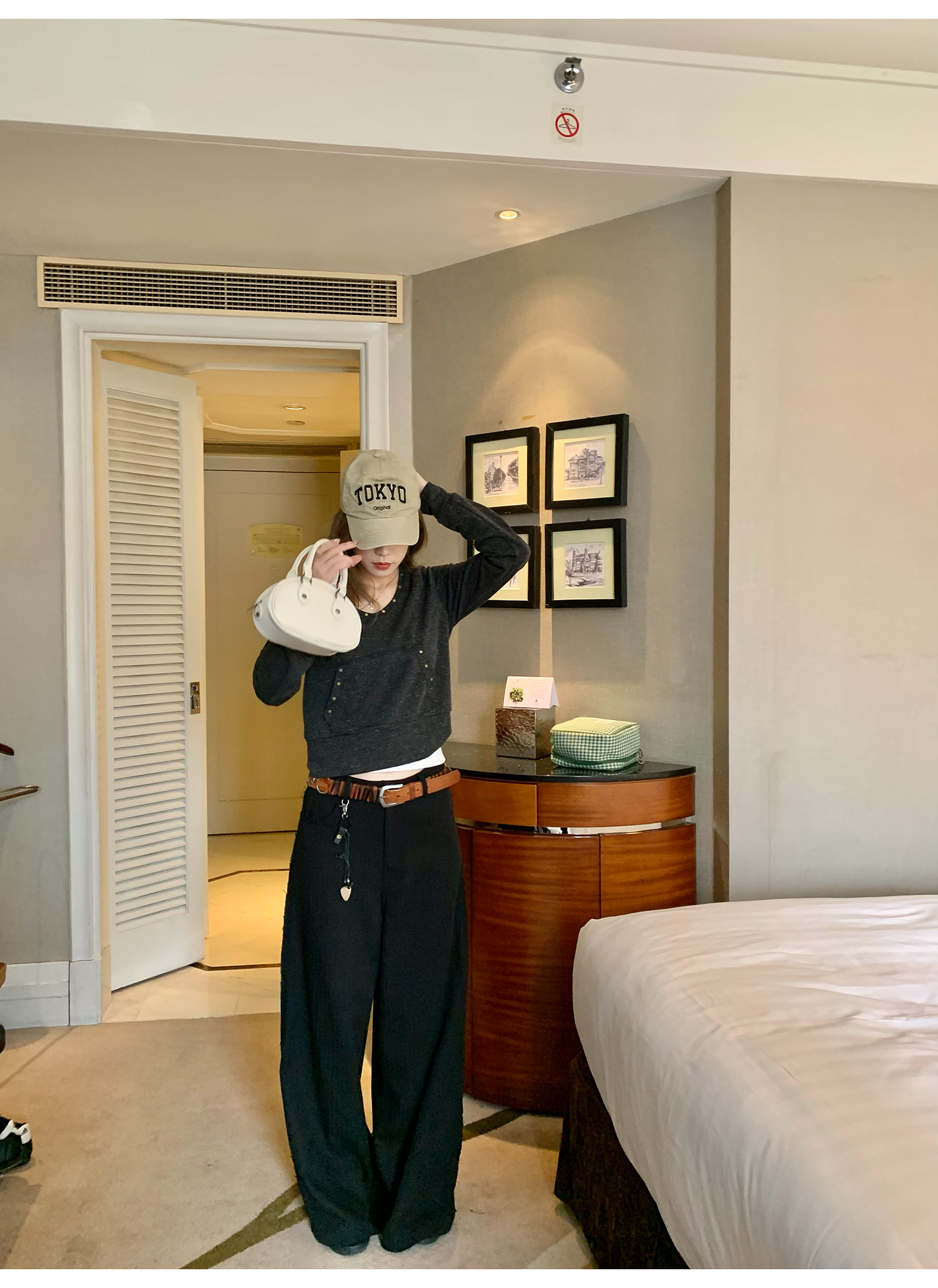 LelyMooch  シルエット抜群　ワイドスラックス  LEM121