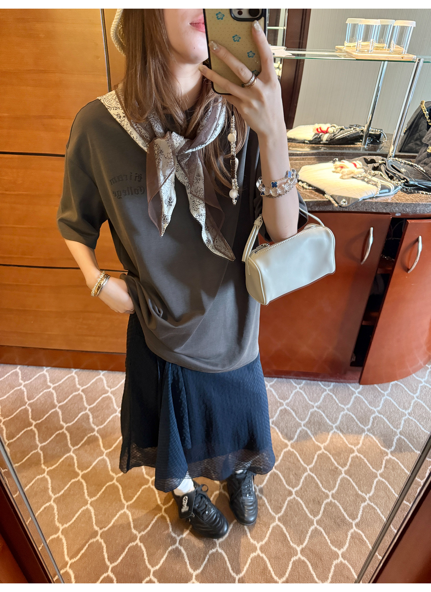 LelyMooch クラインブルー×スタッズTシャツ｜2色展開  LEM194