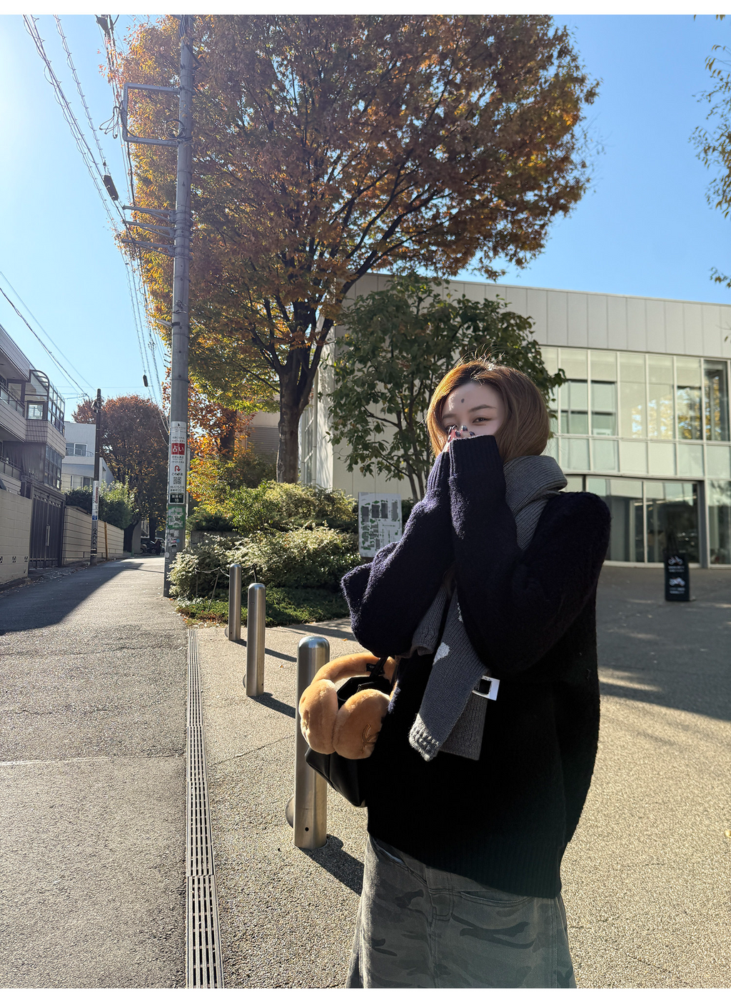 LelyMooch ウール100％ Vネック ニット  LEM285