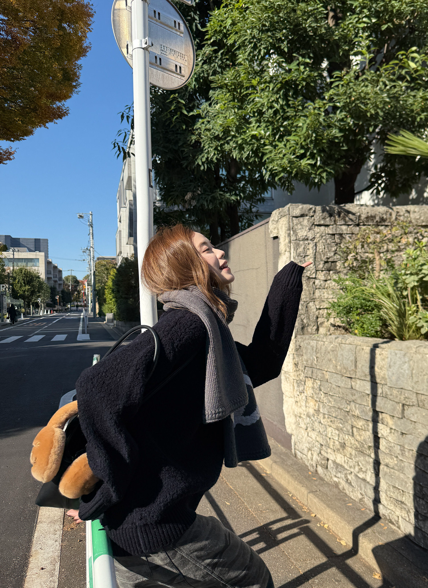 LelyMooch ウール100％ Vネック ニット  LEM285