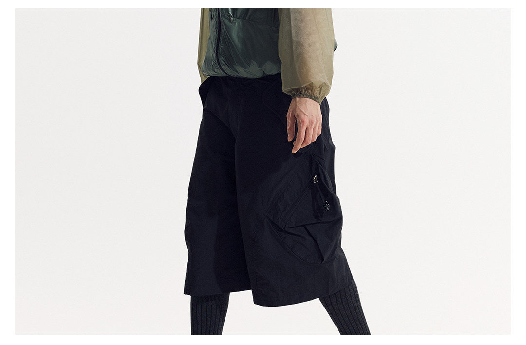 Curved 3/4-Length Pants with Large Pockets LOM054