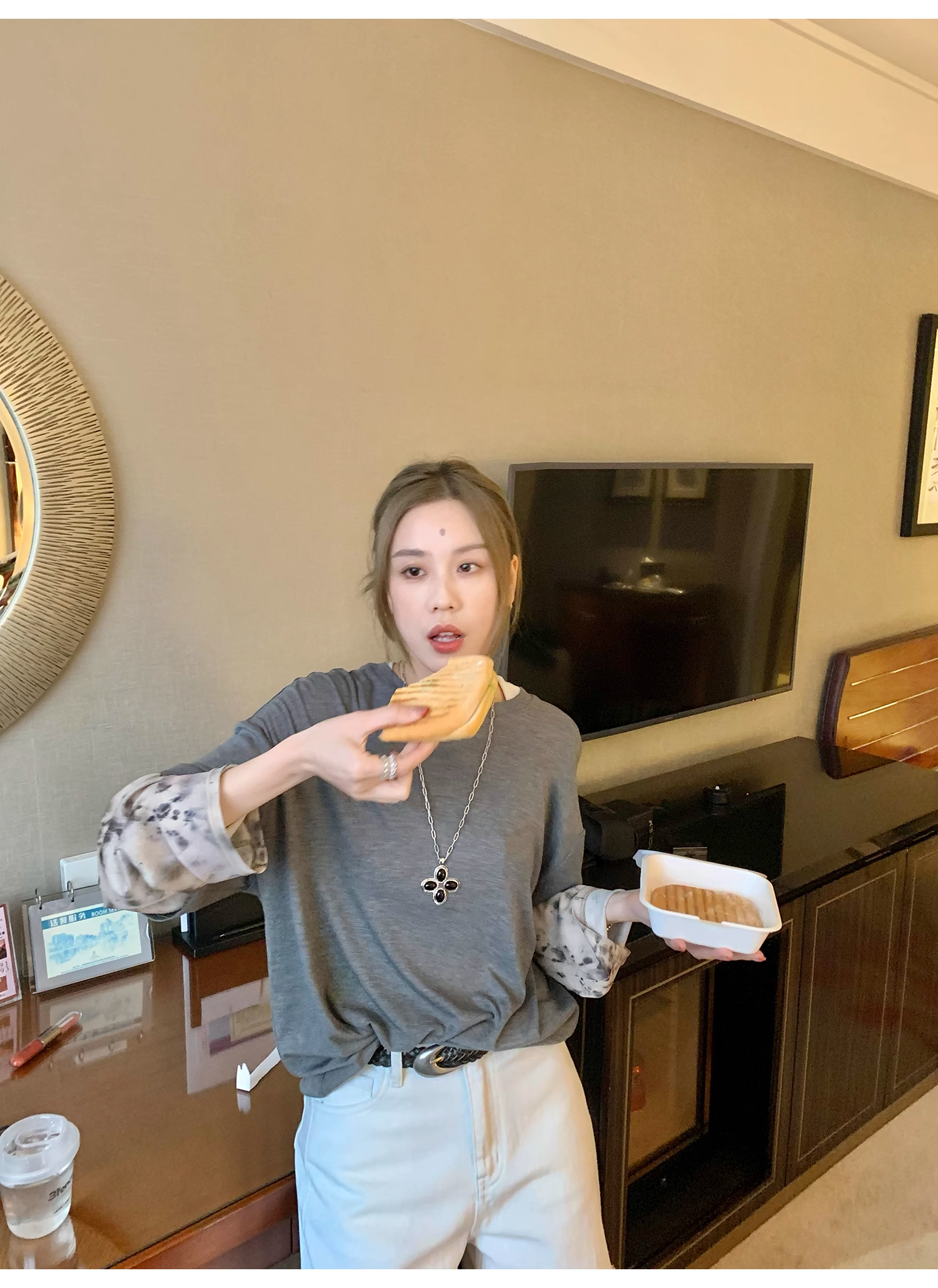 LelyMooch  レオパード柄袖  ロンTシャツ  LEM117