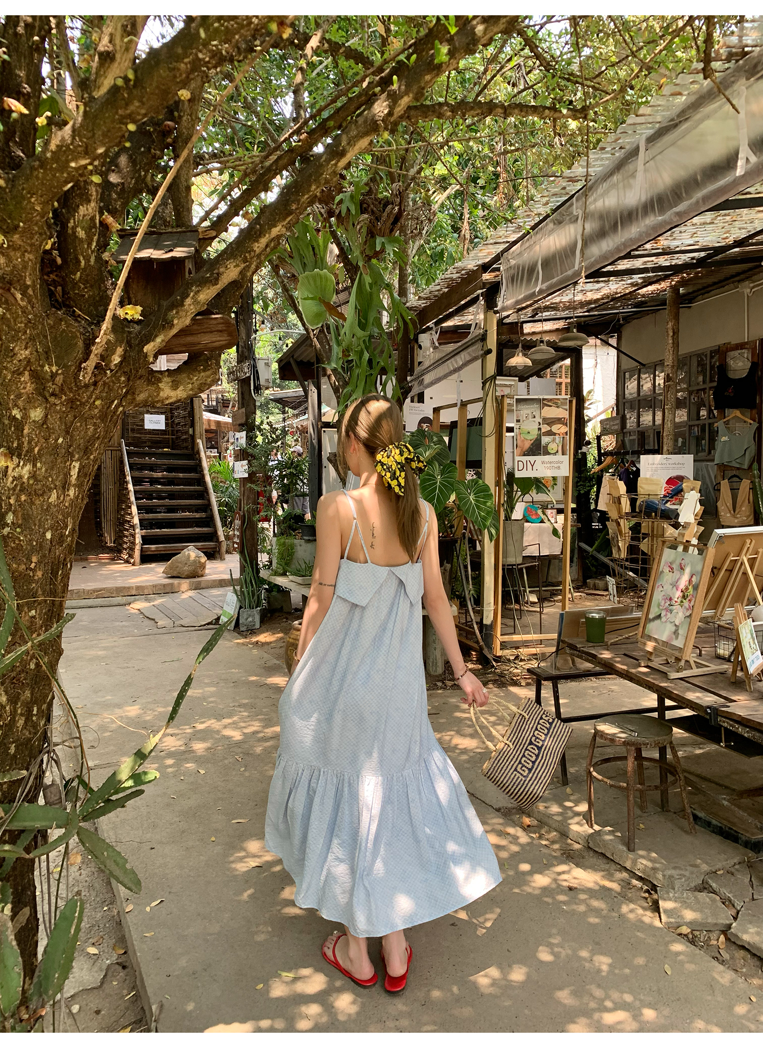 LelyMooch 花モチーフ付き ブルーキャミワンピース  LEM144