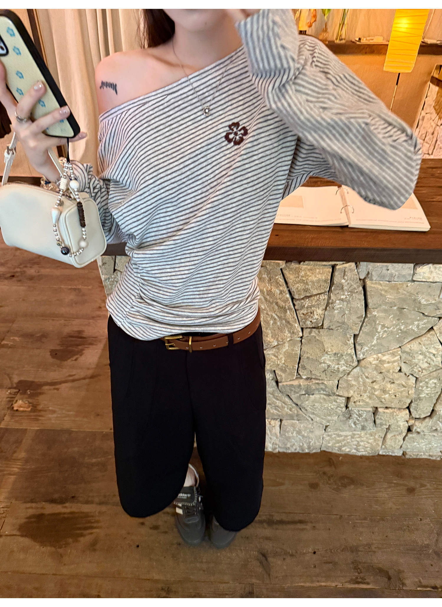 LelyMooch 小花刺繍ストライプトップス  LEM210