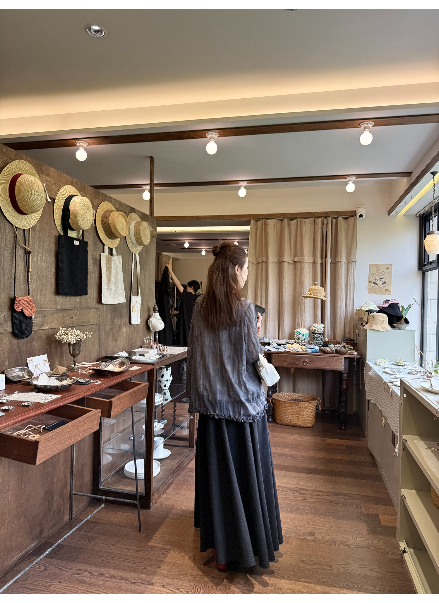 LelyMooch フリル付きVネックチェックシャツ  LEM204