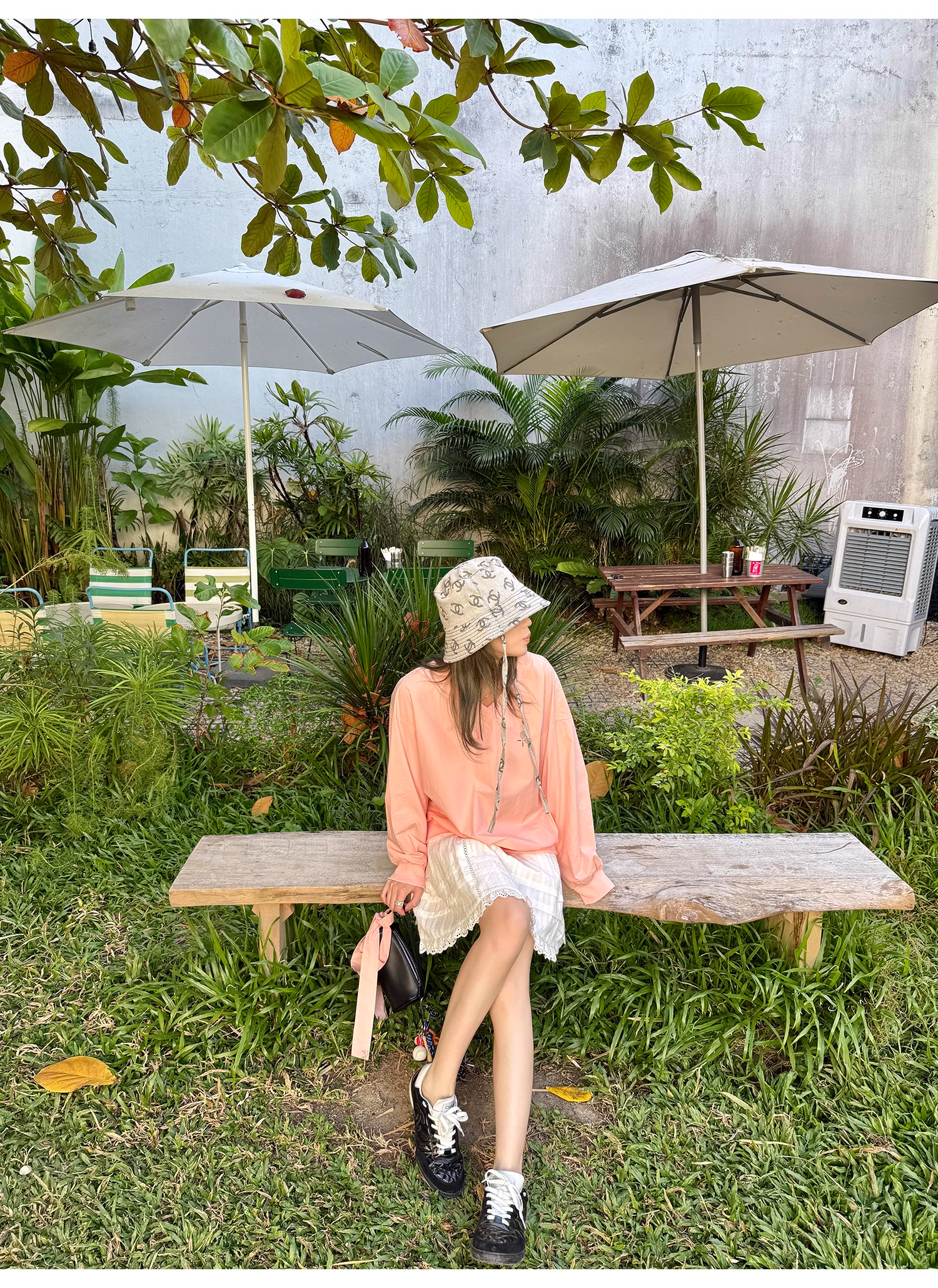 LelyMooch  スポーツカジュアル Vネック刺繍プルオーバー  LEM099