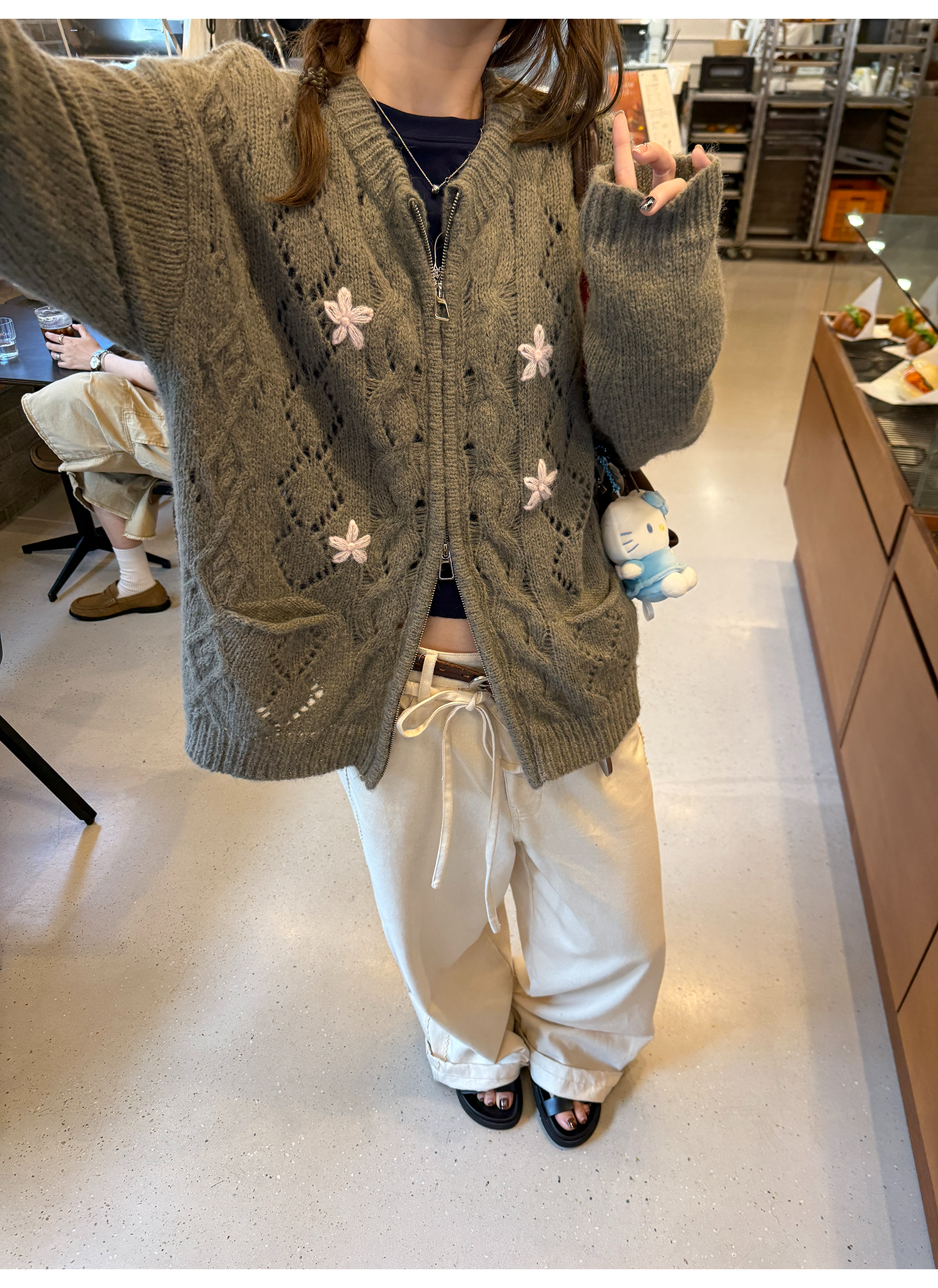 LelyMooch 小花刺しゅうウールジップカーディガン  LEM230