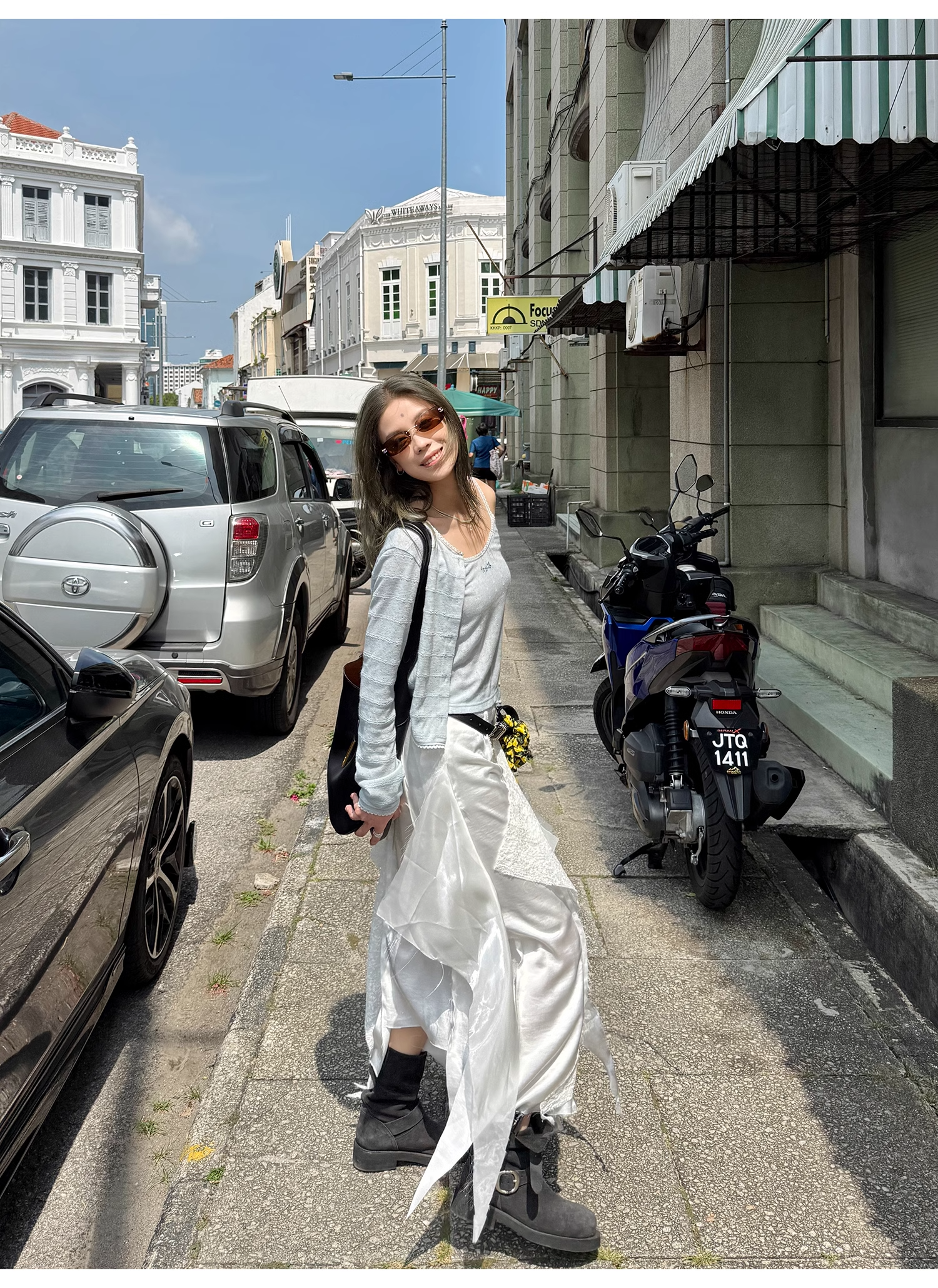 LelyMooch  重厚レース×光沢サテンスカート  LEM097