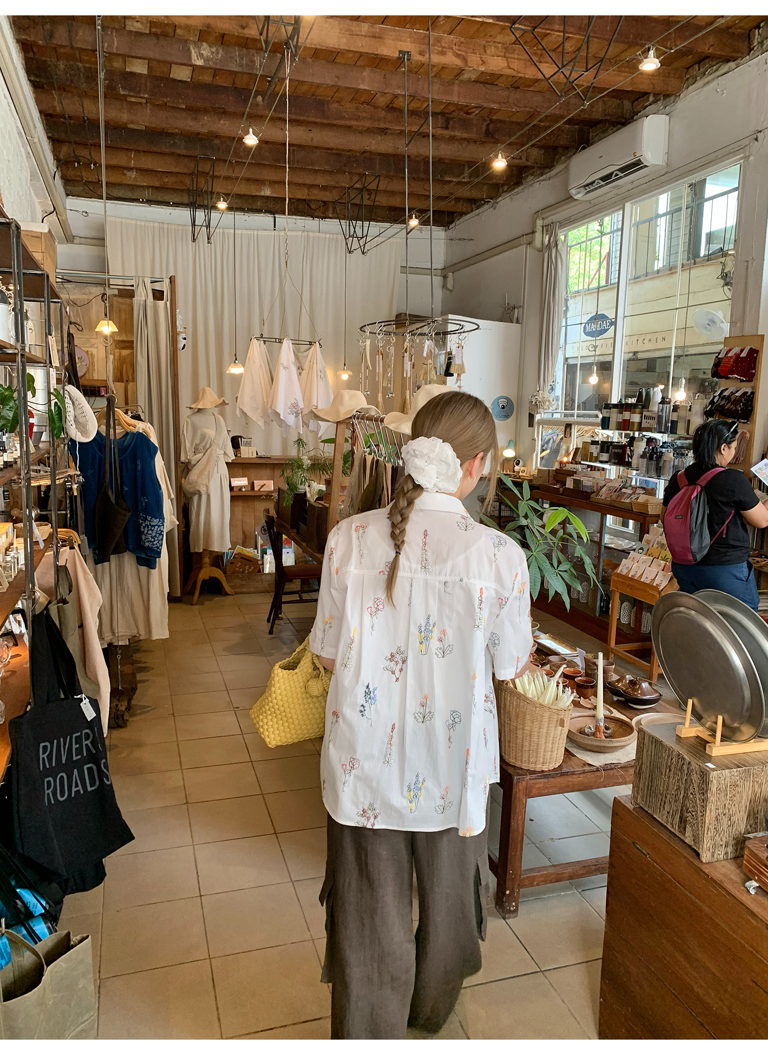 LelyMooch  大人可愛い＊花柄刺繍シャツ  LEM146