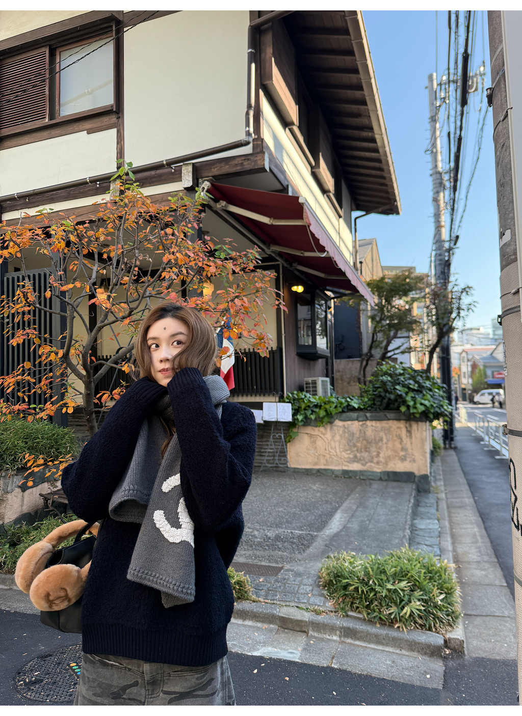 LelyMooch ウール100％ Vネック ニット  LEM285