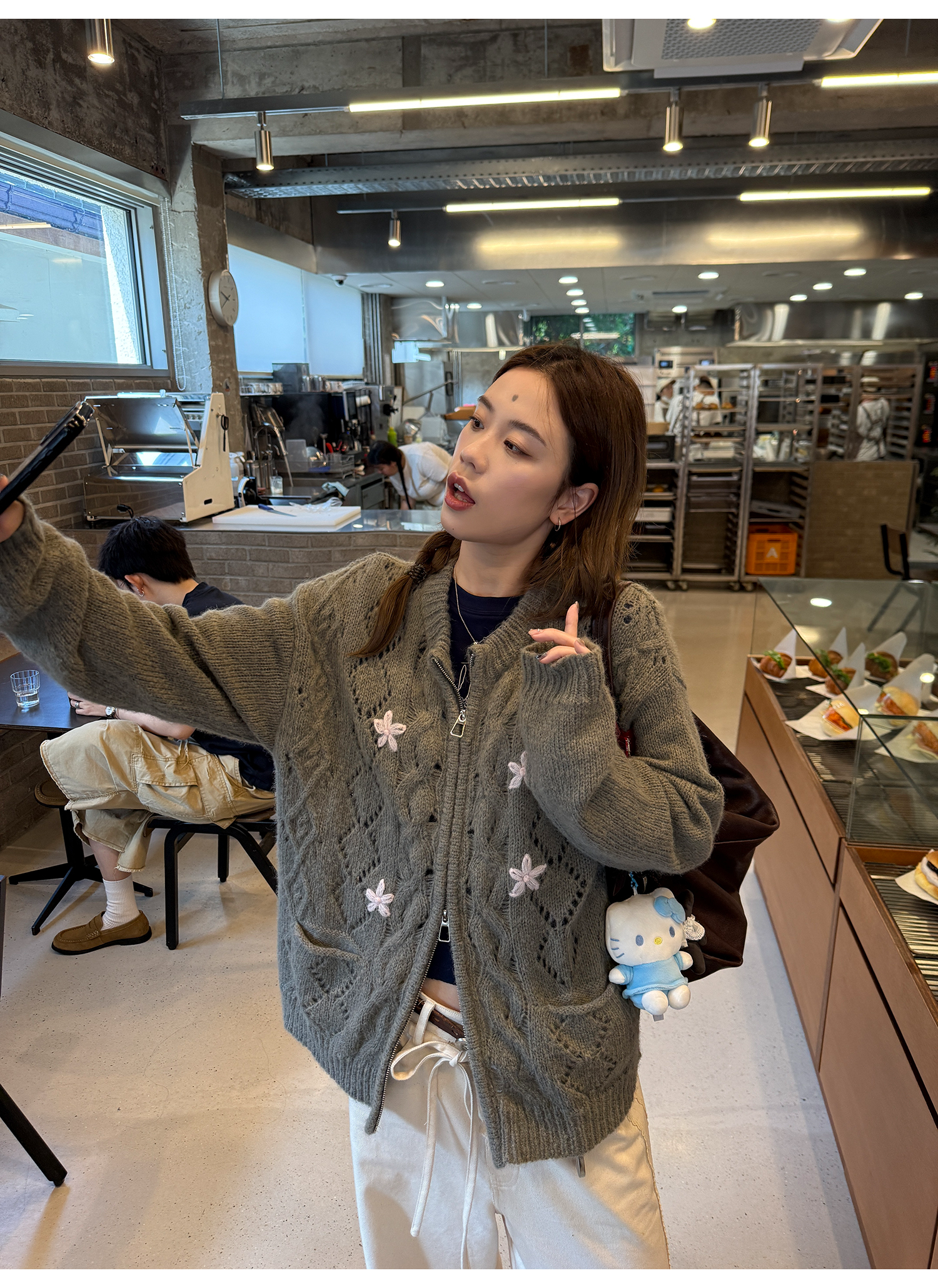 LelyMooch 小花刺しゅうウールジップカーディガン  LEM230