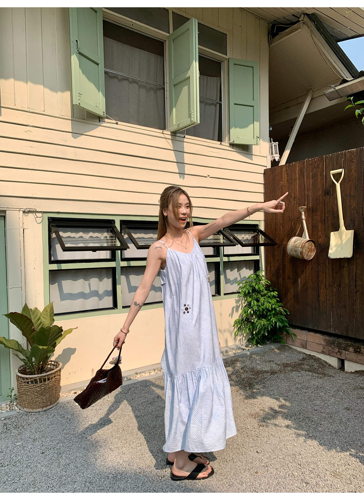 LelyMooch 花モチーフ付き ブルーキャミワンピース  LEM144