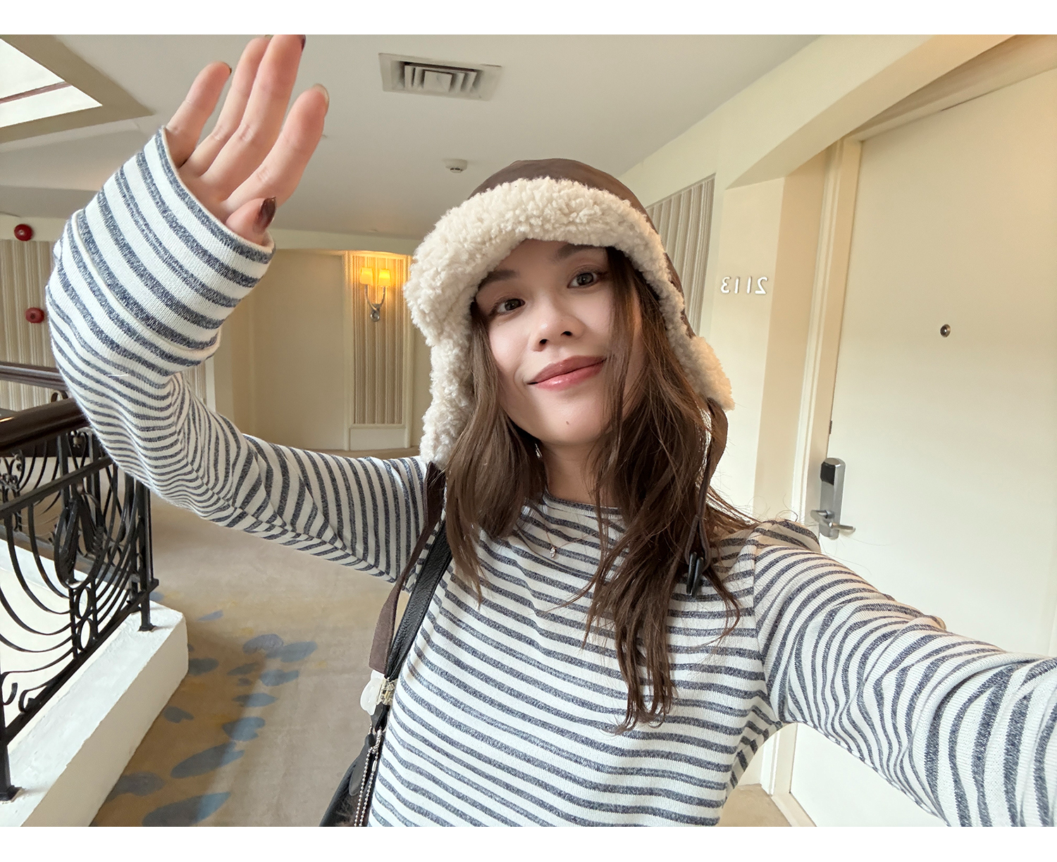 LelyMooch ふんわりグレーボーダーニット  LEM240