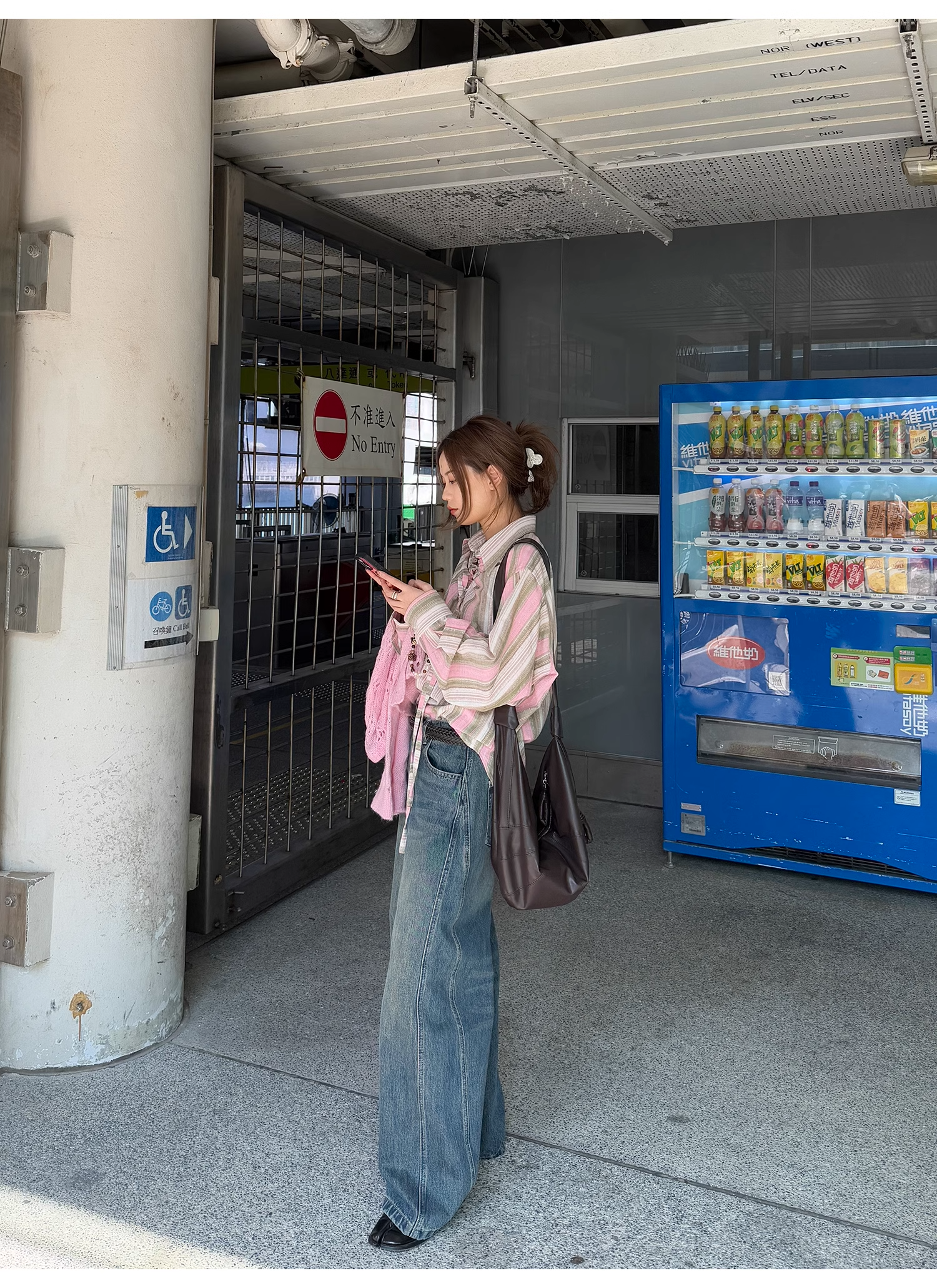 LelyMooch  ウォッシュブルーのジーンズ  LEM087