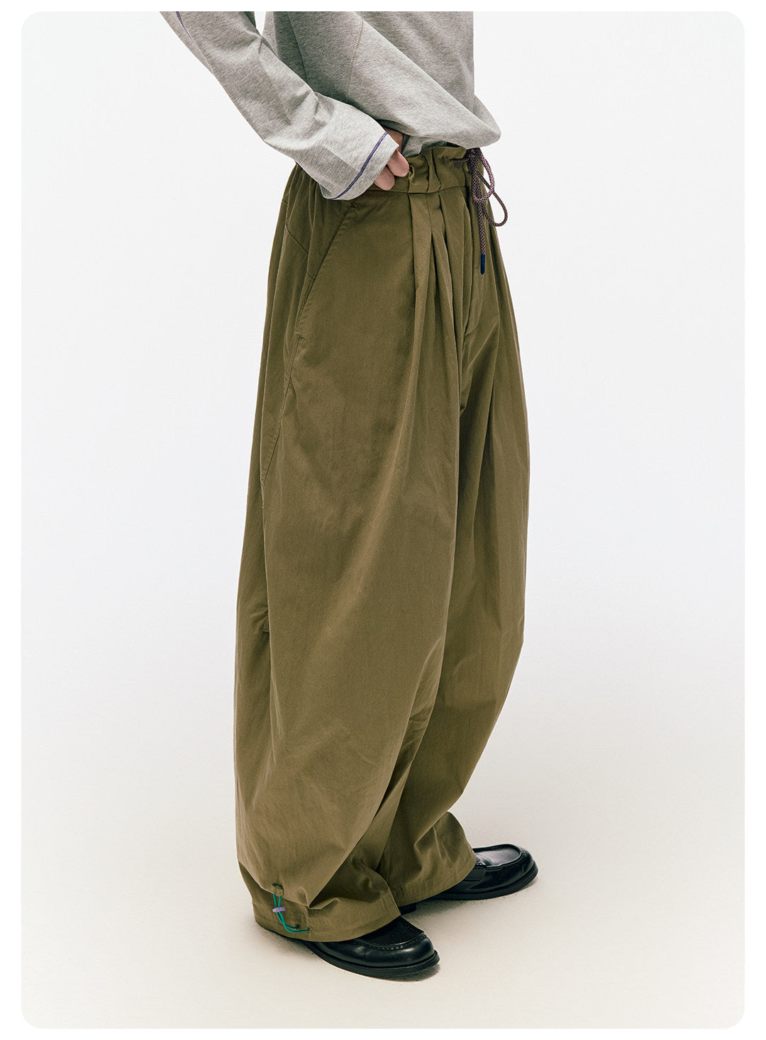 軽やかなハリ感 立体タック ワイドカーブパンツ  LOM047