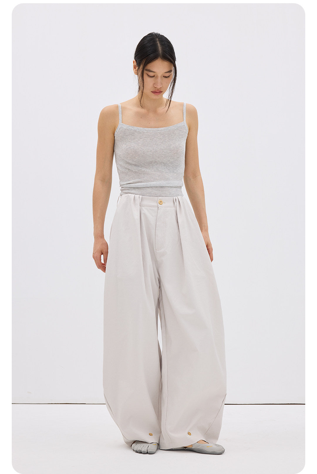 Pantaloni Ampi con Drappeggio Strutturat  LOM057