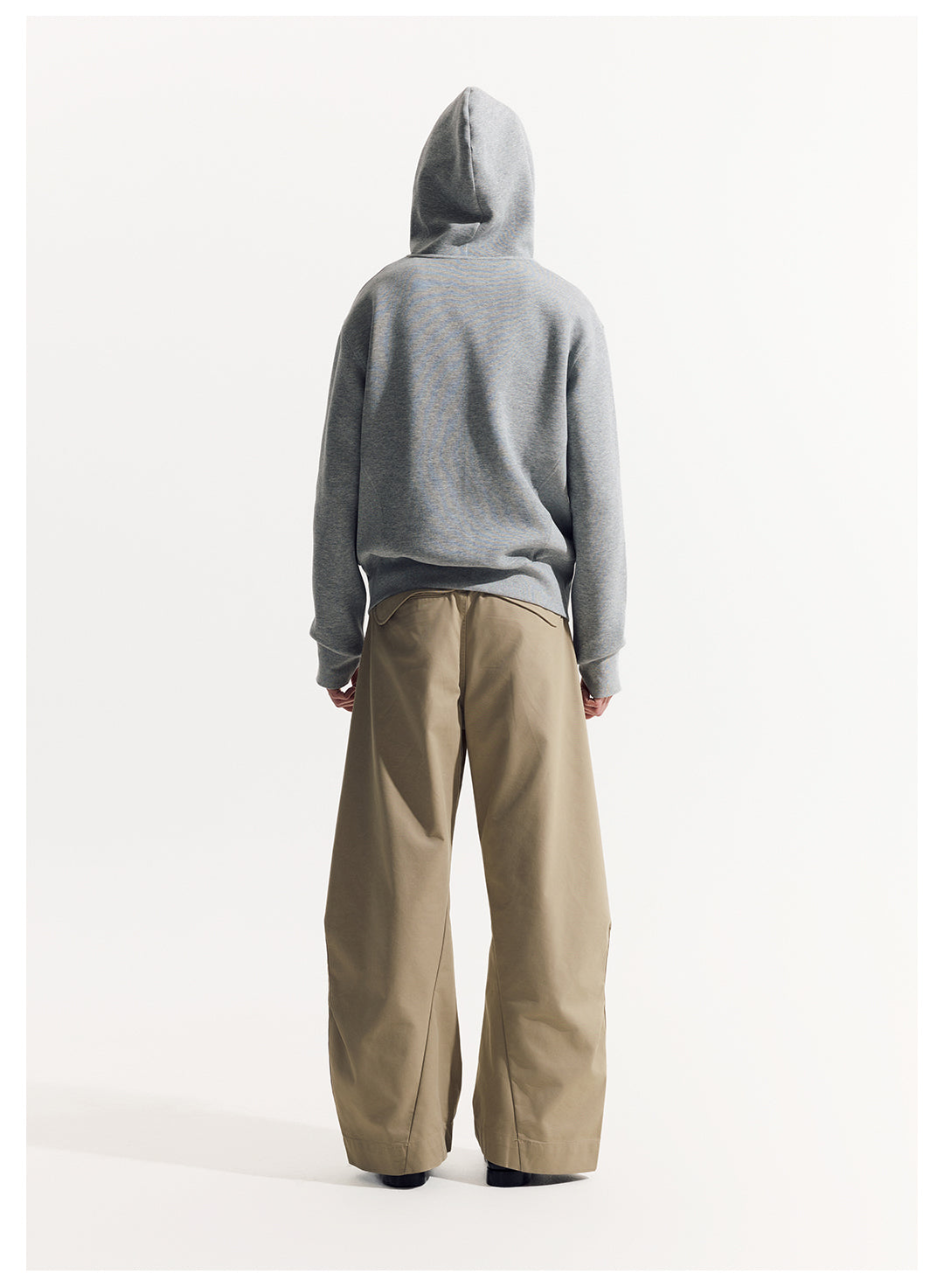 立体カーブドライン × ワイドシルエット構造タックデザインパンツ LOM030