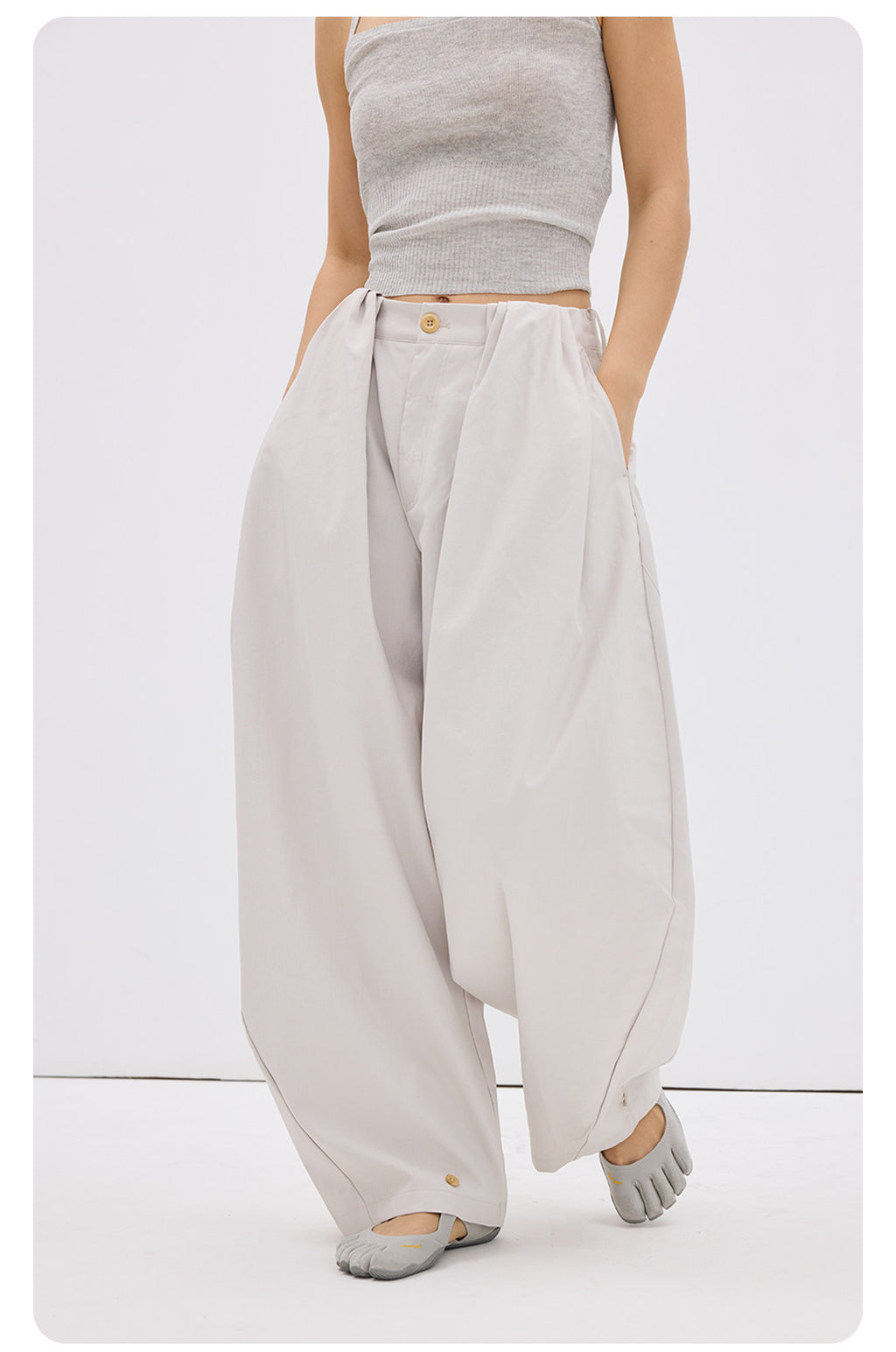 Pantaloni Ampi con Drappeggio Strutturat  LOM057