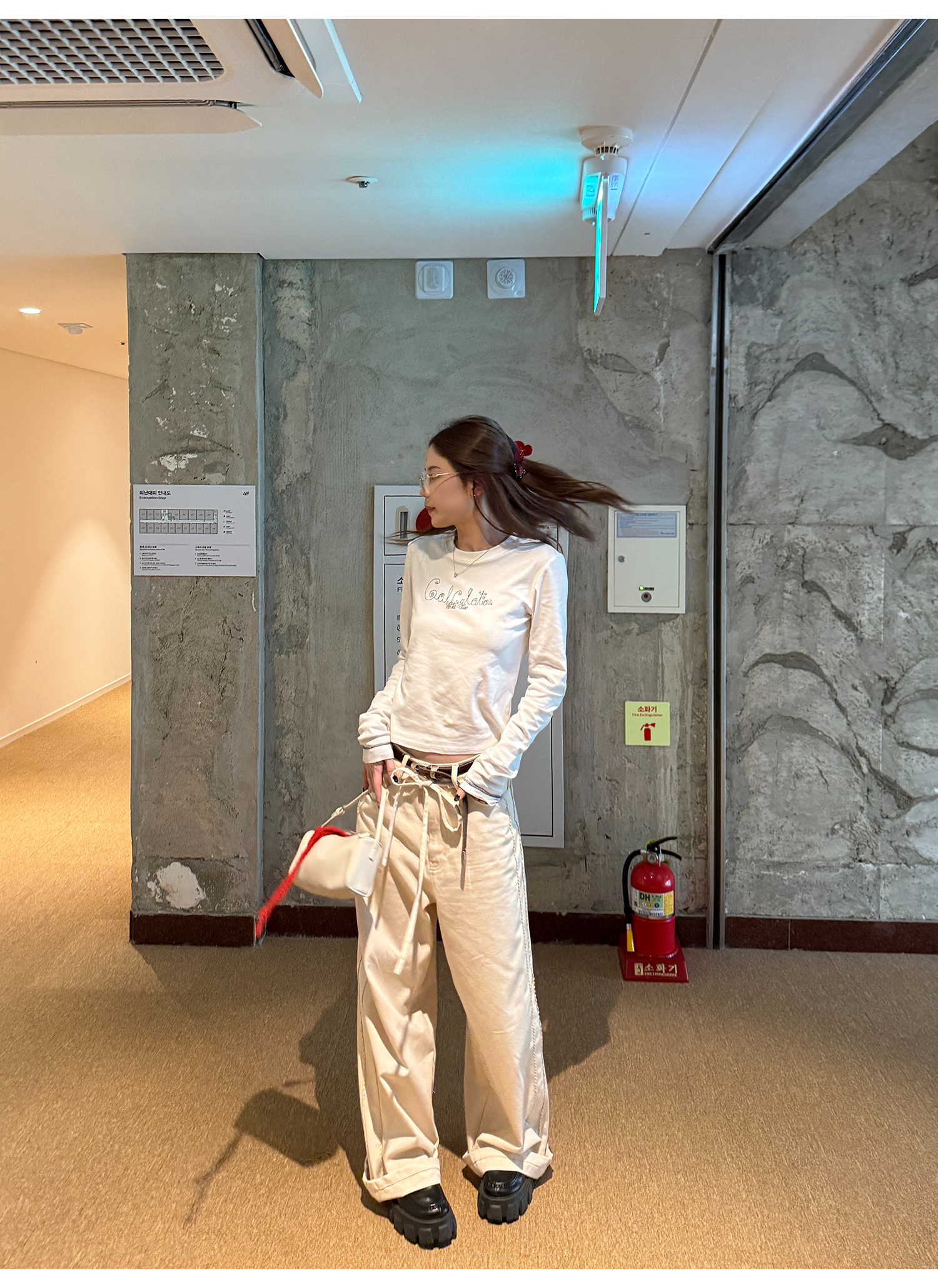 LelyMooch 配色ロゴ入りショート丈Tシャツ  LEM228