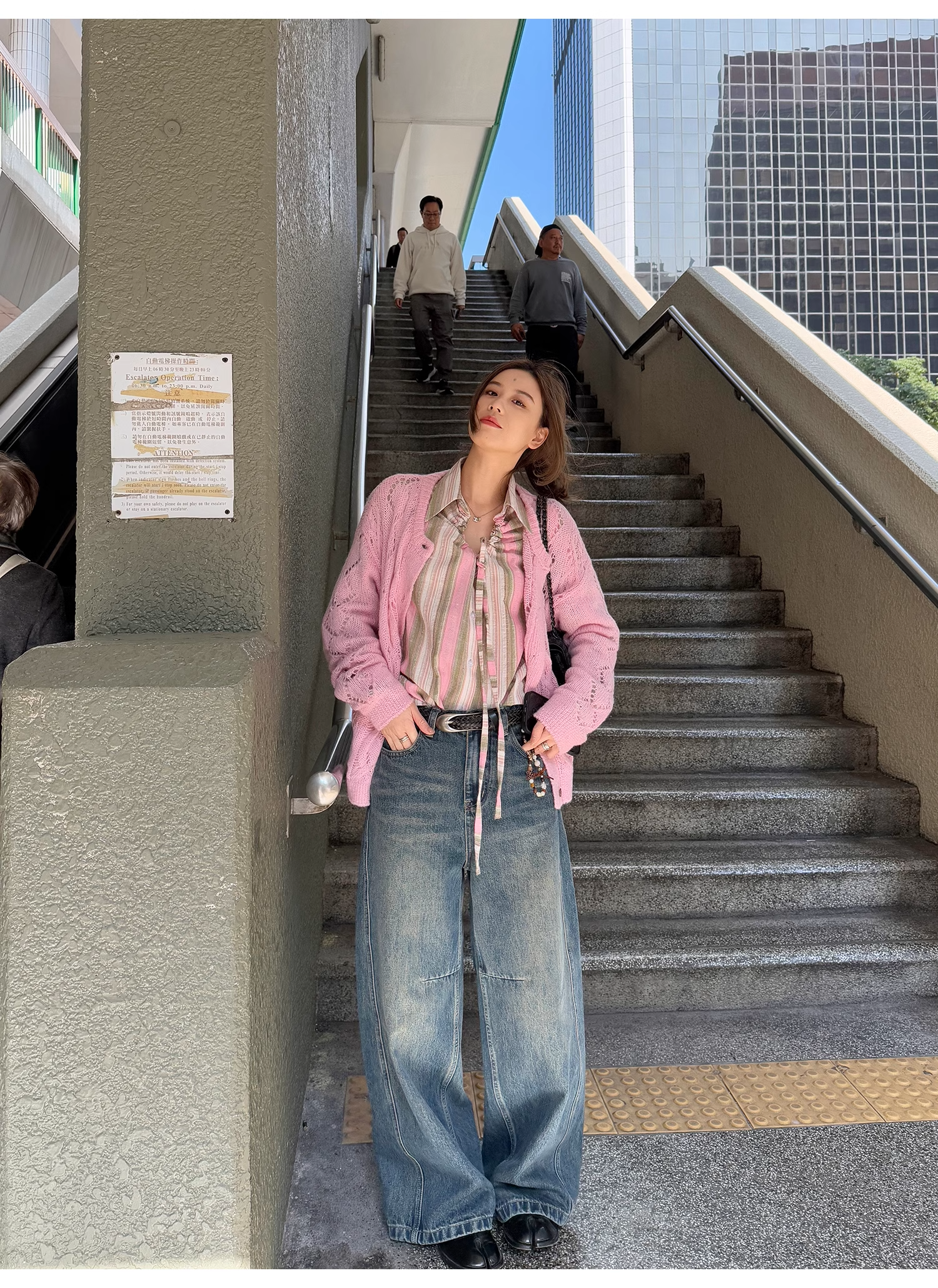 LelyMooch  ウォッシュブルーのジーンズ  LEM087