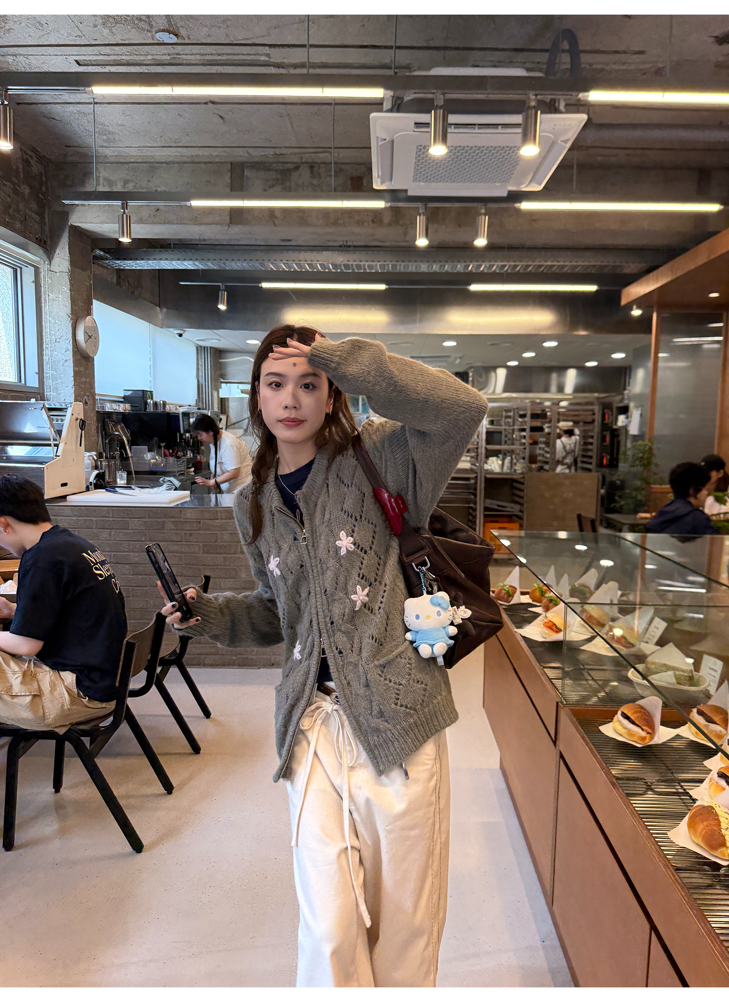 LelyMooch 小花刺しゅうウールジップカーディガン  LEM230