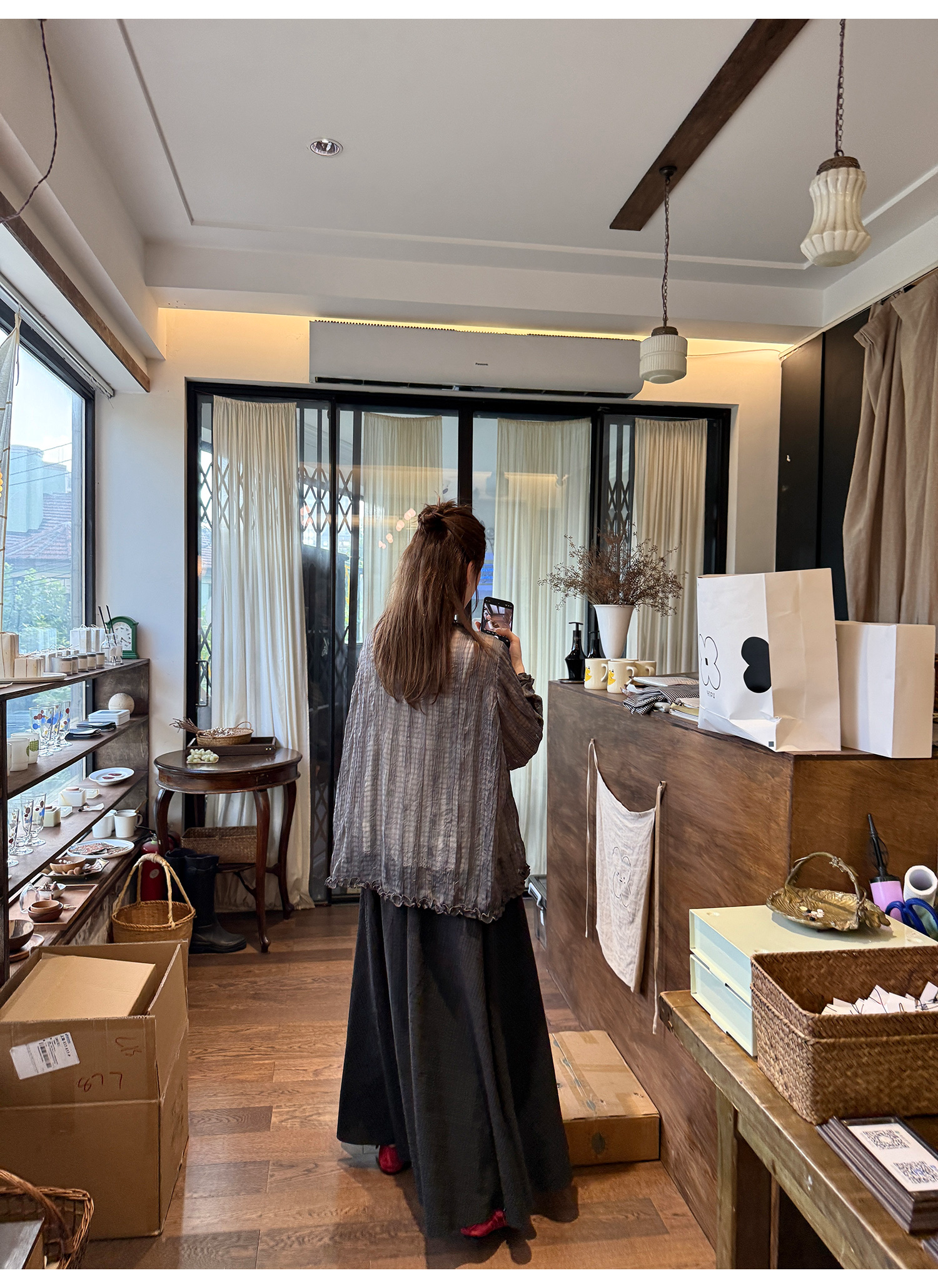 LelyMooch フリル付きVネックチェックシャツ  LEM204