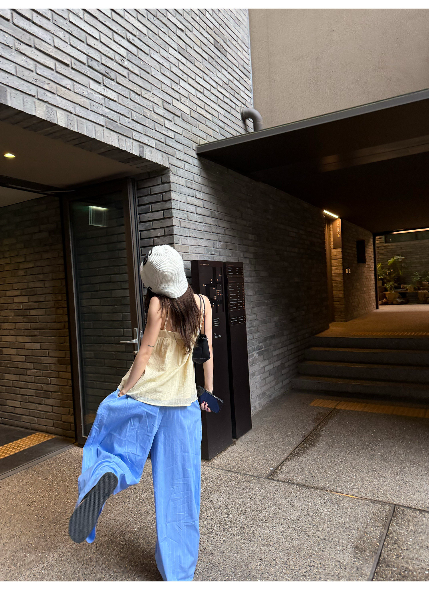LelyMooch 爽やかブルーのバルーンカーブパンツ  LEM363