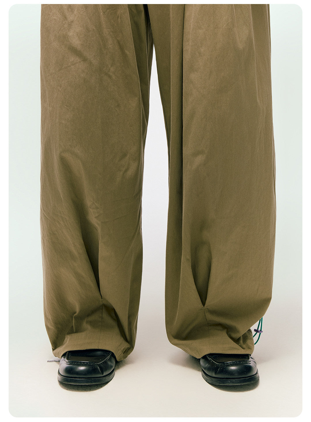 軽やかなハリ感 立体タック ワイドカーブパンツ  LOM047