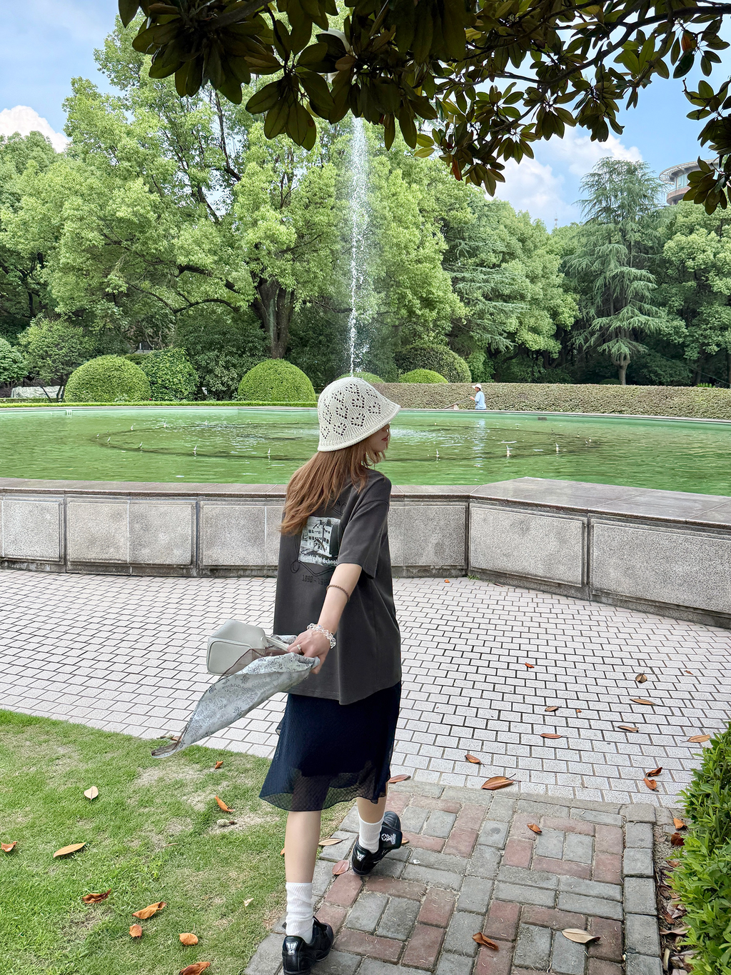 LelyMooch クラインブルー×スタッズTシャツ｜2色展開  LEM194