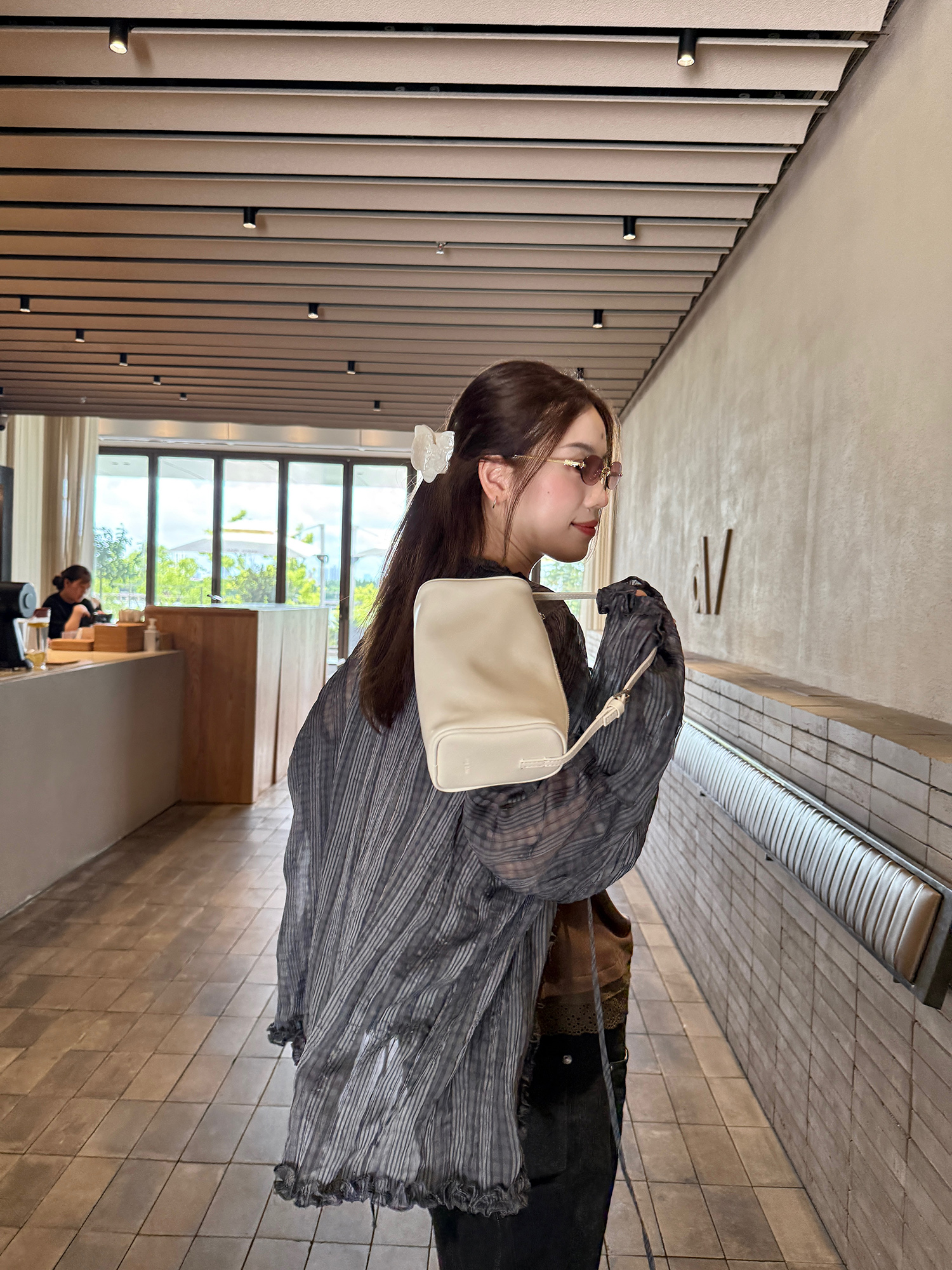 LelyMooch フリル付きVネックチェックシャツ  LEM204